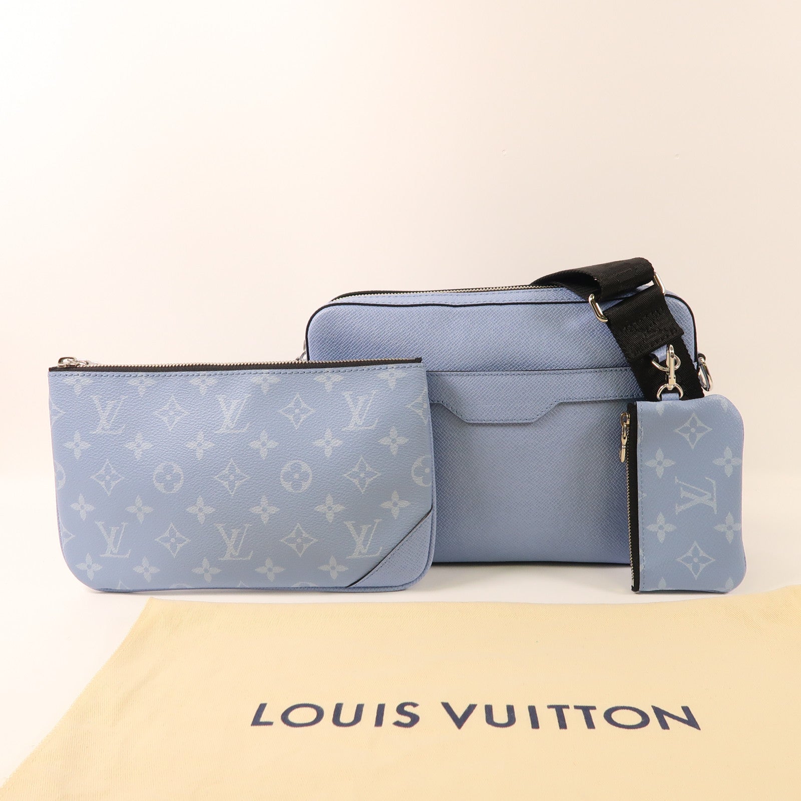 LOUIS VUITTON Taigarama Trio Messenger銀扣肩背袋