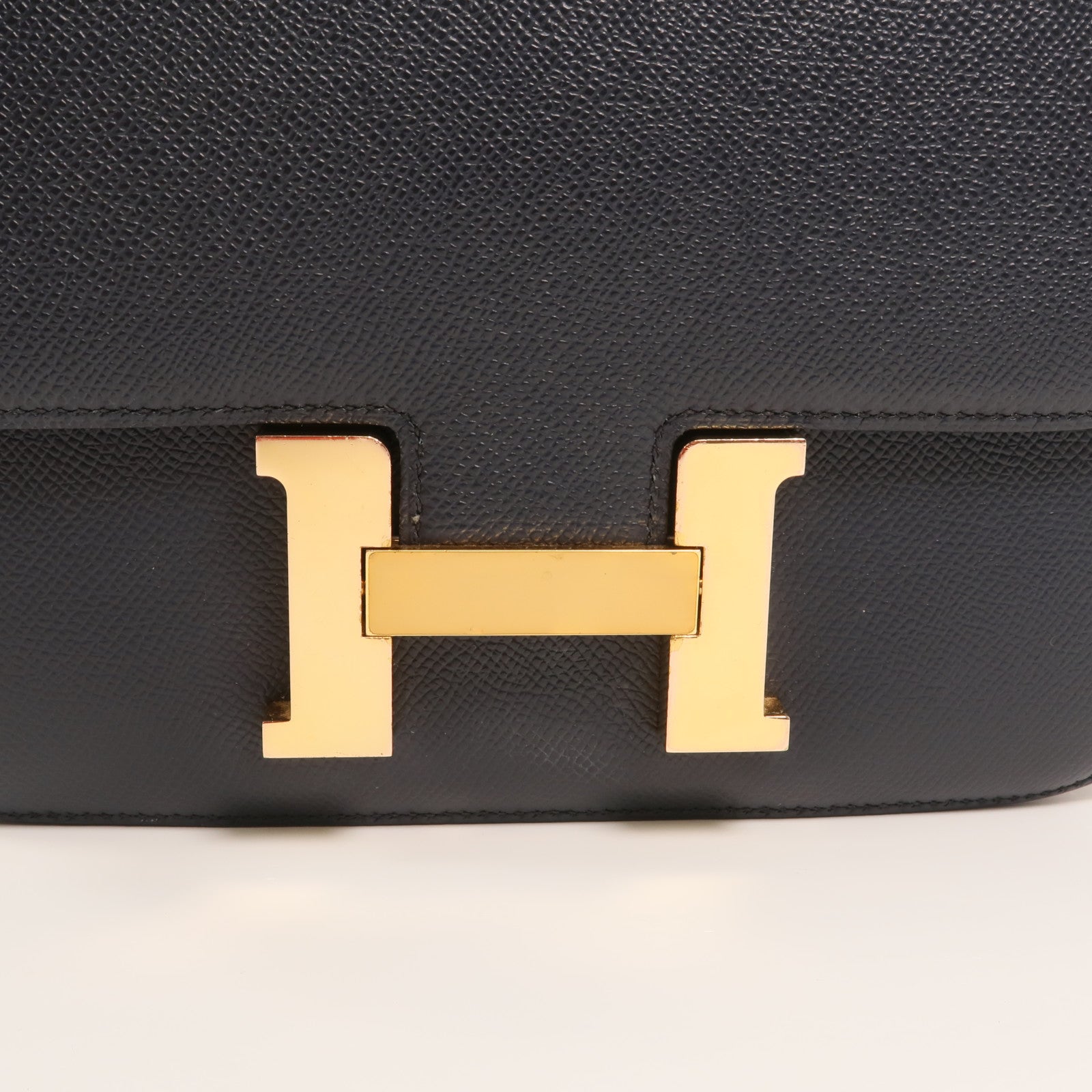 HERMES Epsom皮革Constance24金扣肩背袋Bleu Indigo