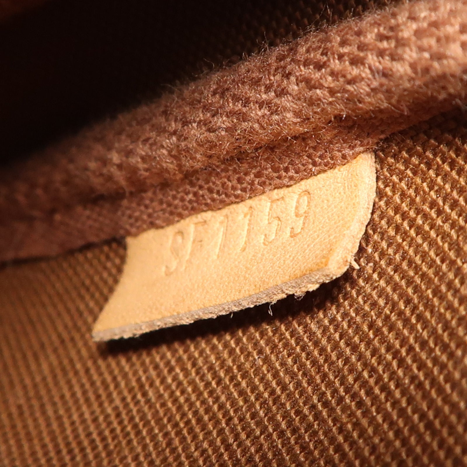LOUIS VUITTON Monogram Mini Pochette Accessoires金扣手挽袋棕色