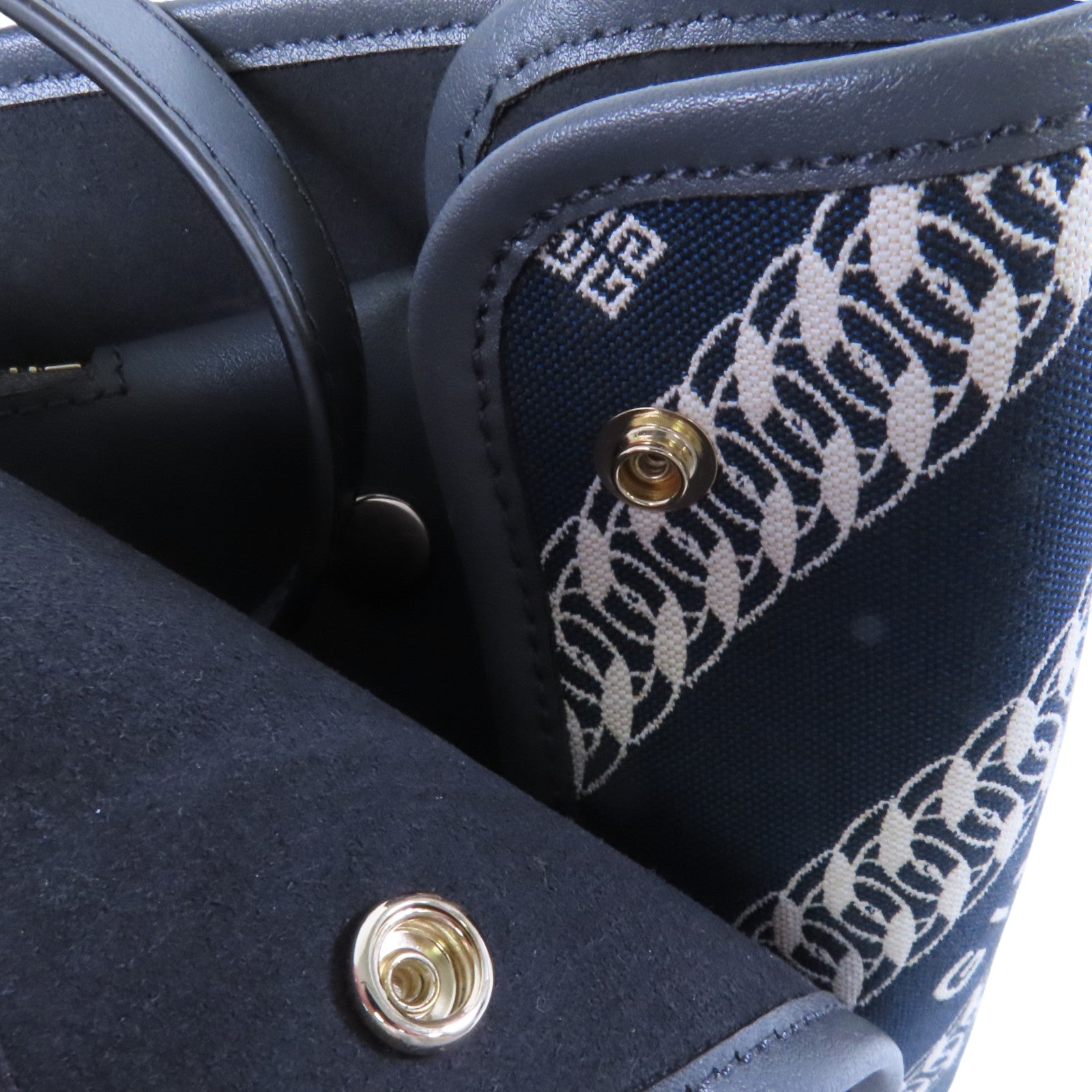 GIVENCHY 帆布Bond Chain Tote Bag銀扣肩背愛
