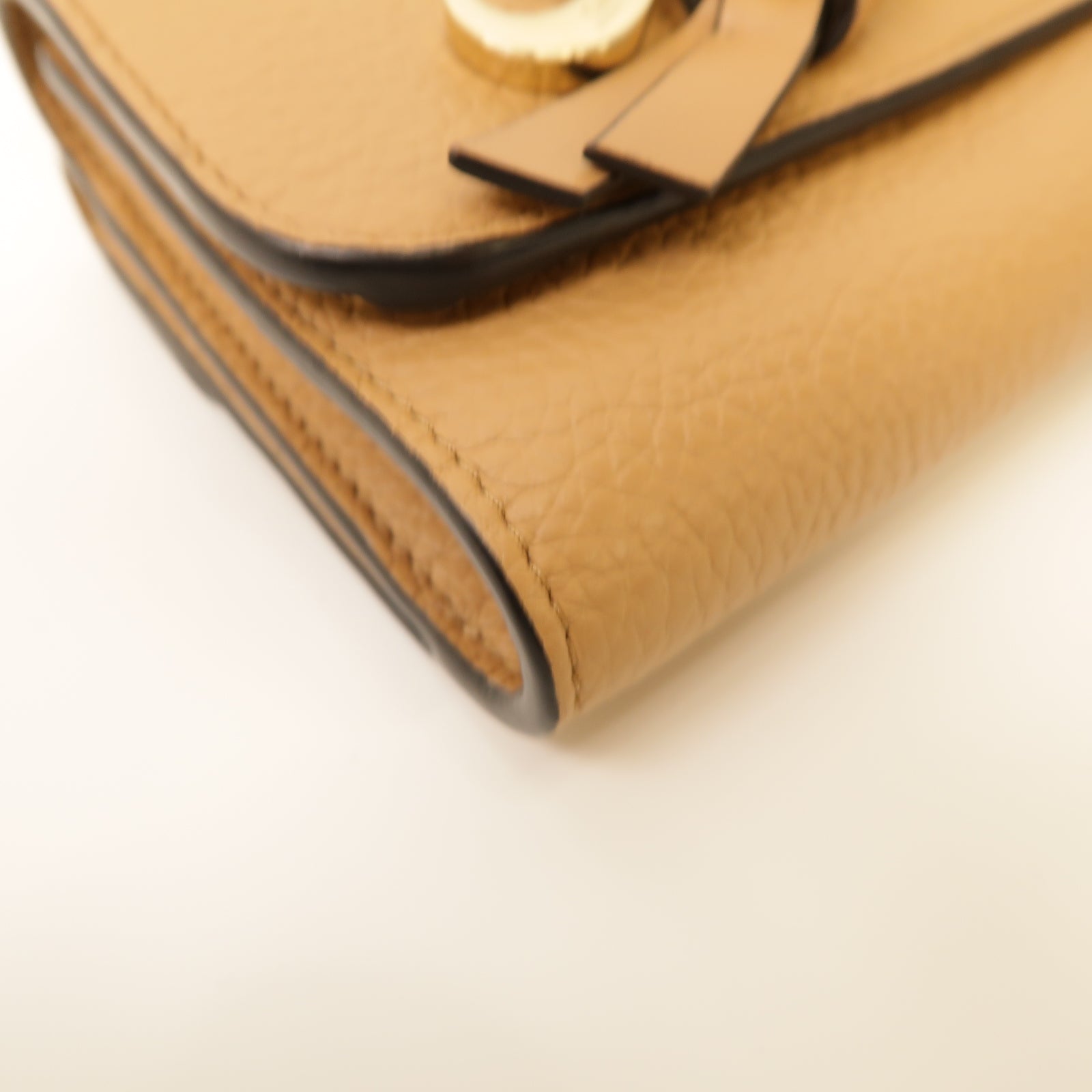 Chloe 牛皮皮革Alphabet Small Tri-Fold Wallet金扣錢包杏色