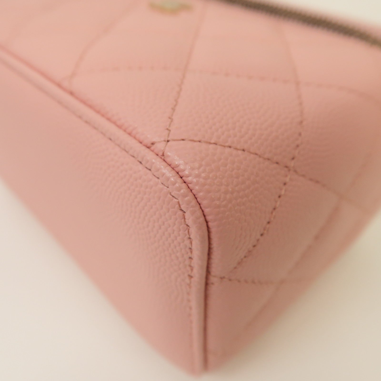 CHANEL 菱格Caviar皮革Vanity Case金扣鏈帶肩背袋粉紅色