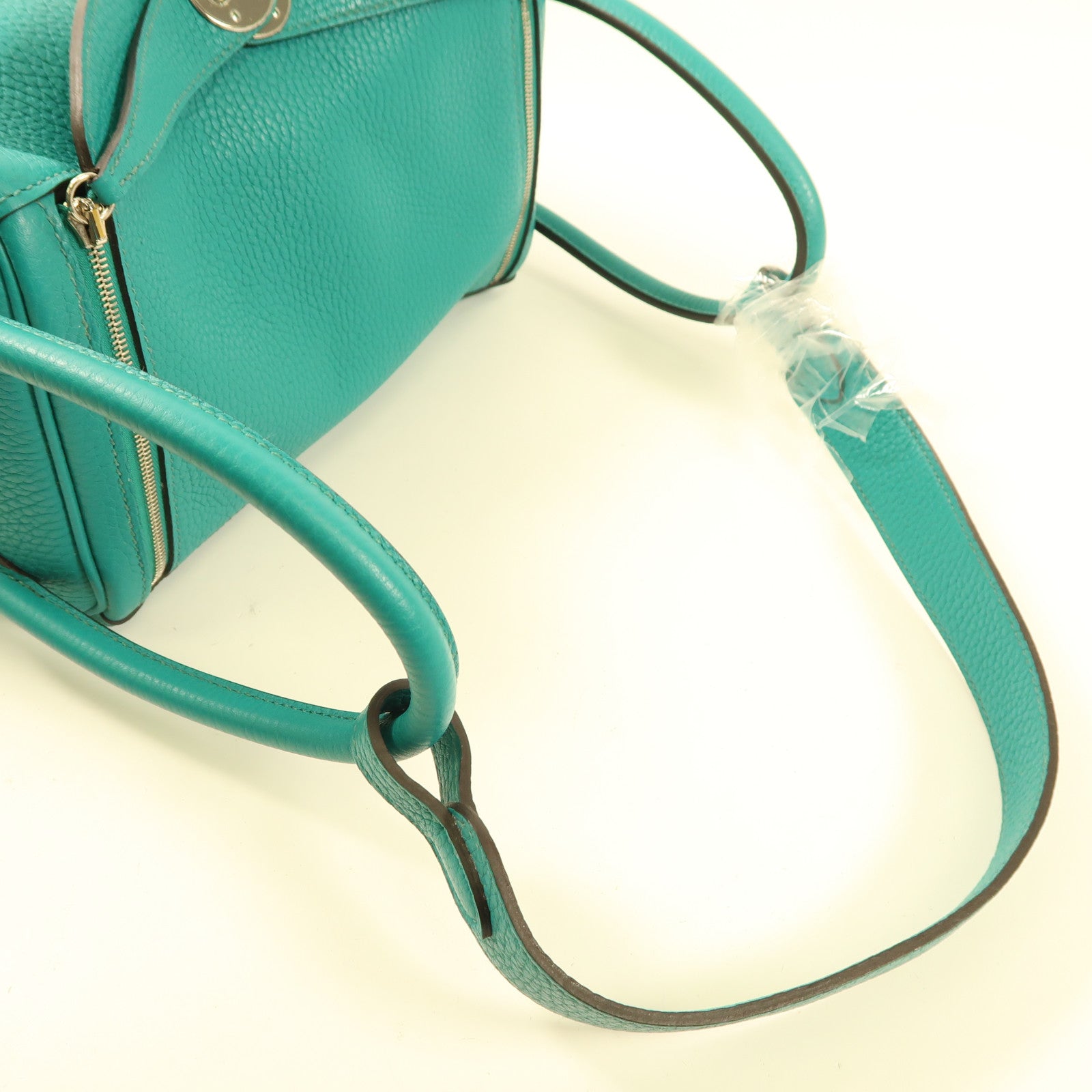 HERMES Clemence皮革Lindy 26銀扣手挽肩背兩用袋Bleu Paon藍色