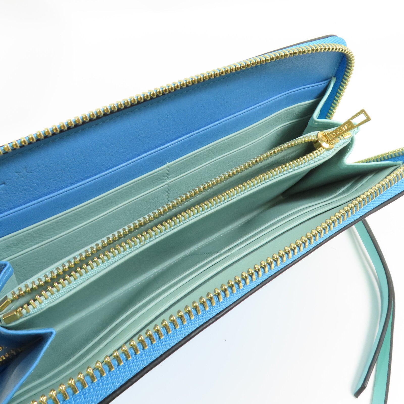 LOEWE 【激減優惠】牛皮皮革Round Long Wallet金扣拉鏈長錢包