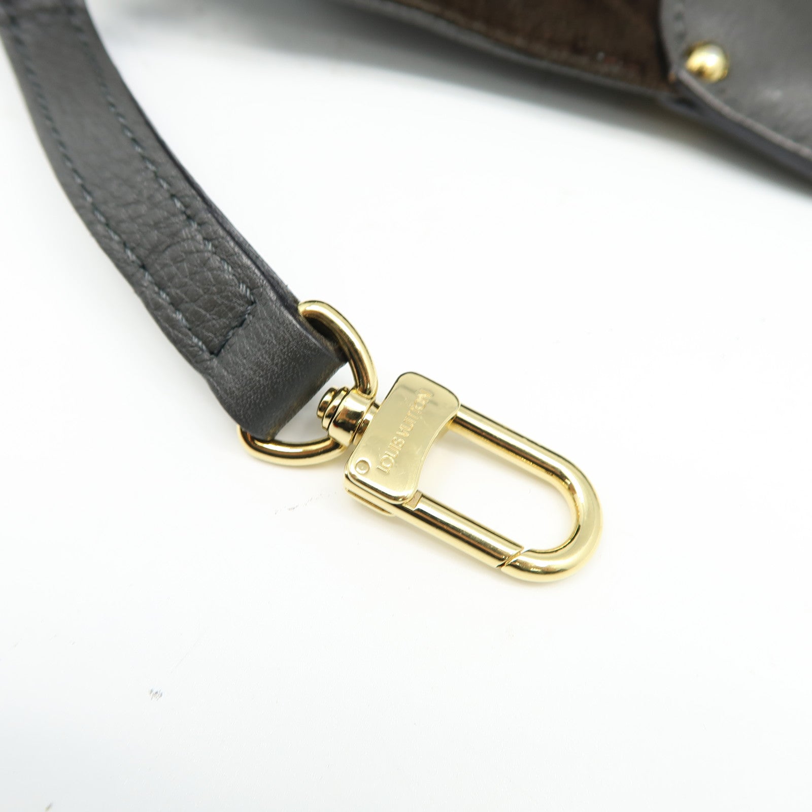 LOUIS VUITTON 【激減優惠】Monogram Mahina L金扣肩背袋灰色