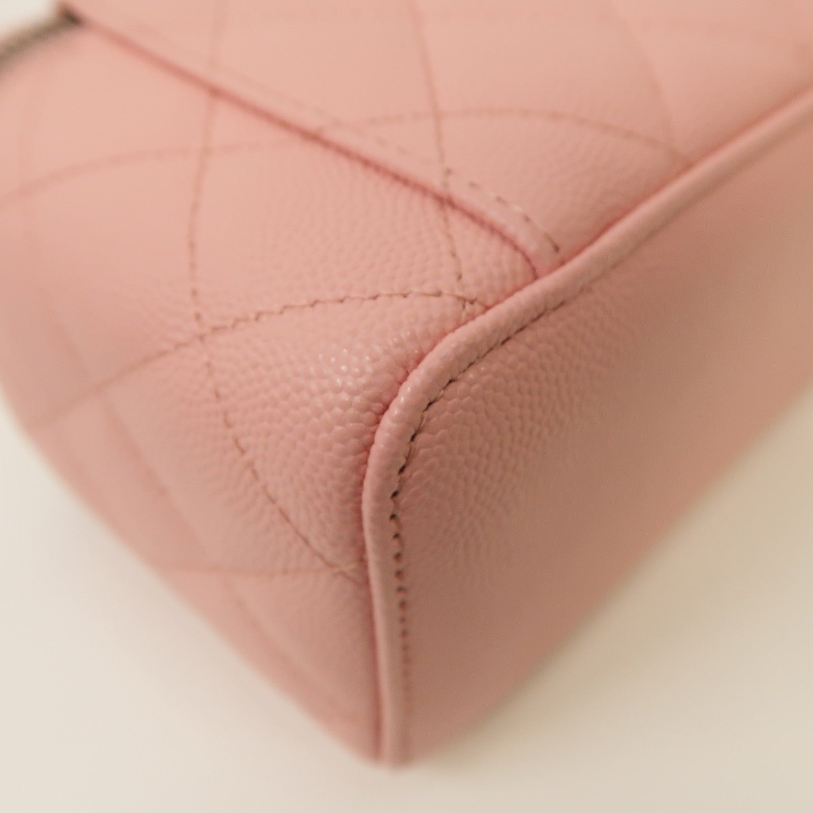 CHANEL 菱格Caviar皮革Vanity Case金扣鏈帶肩背袋粉紅色