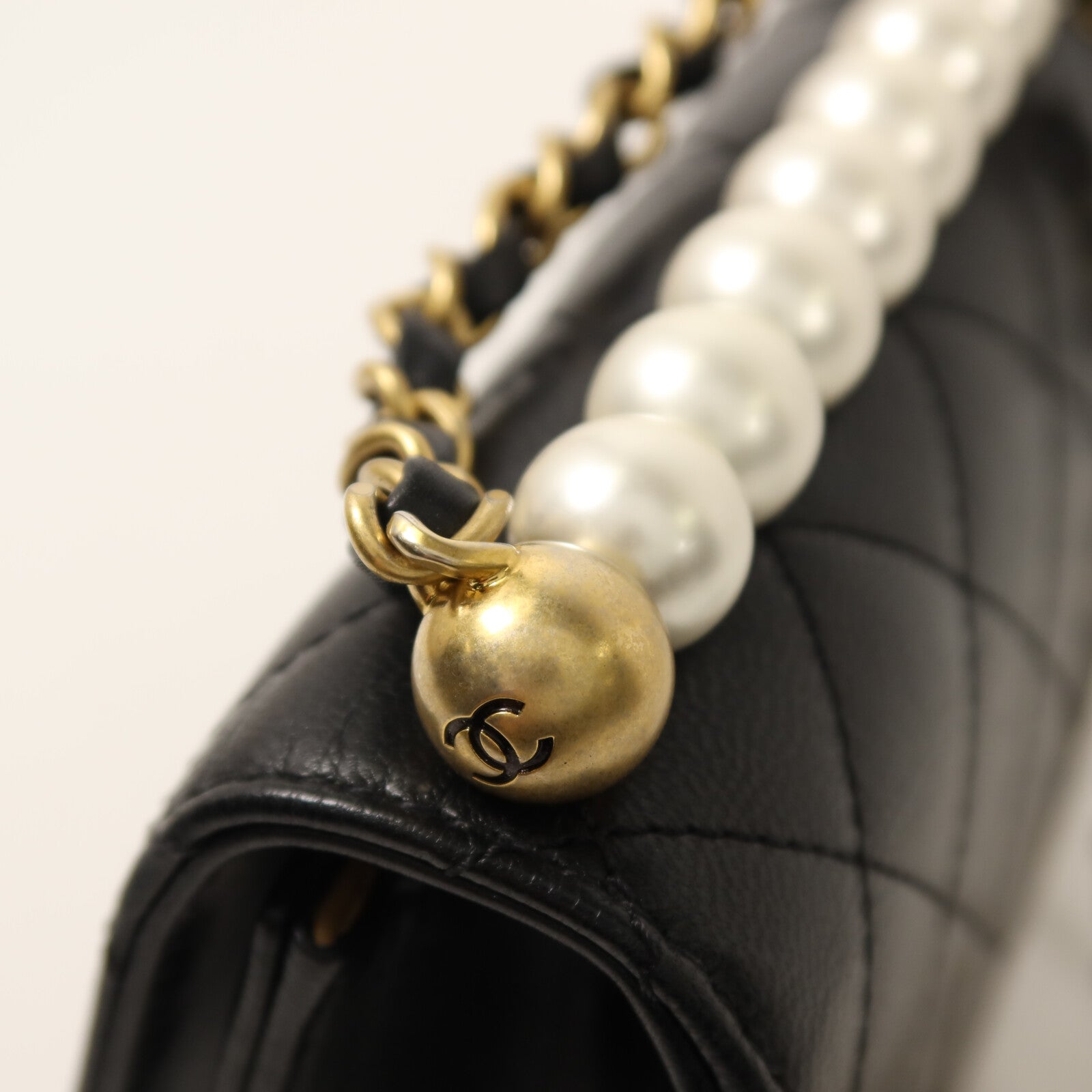 CHANEL 羊皮皮革Chain Shoulder金扣鏈帶肩背袋