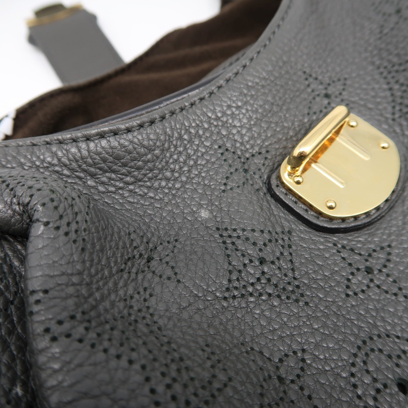 LOUIS VUITTON 【激減優惠】Monogram Mahina L金扣肩背袋灰色