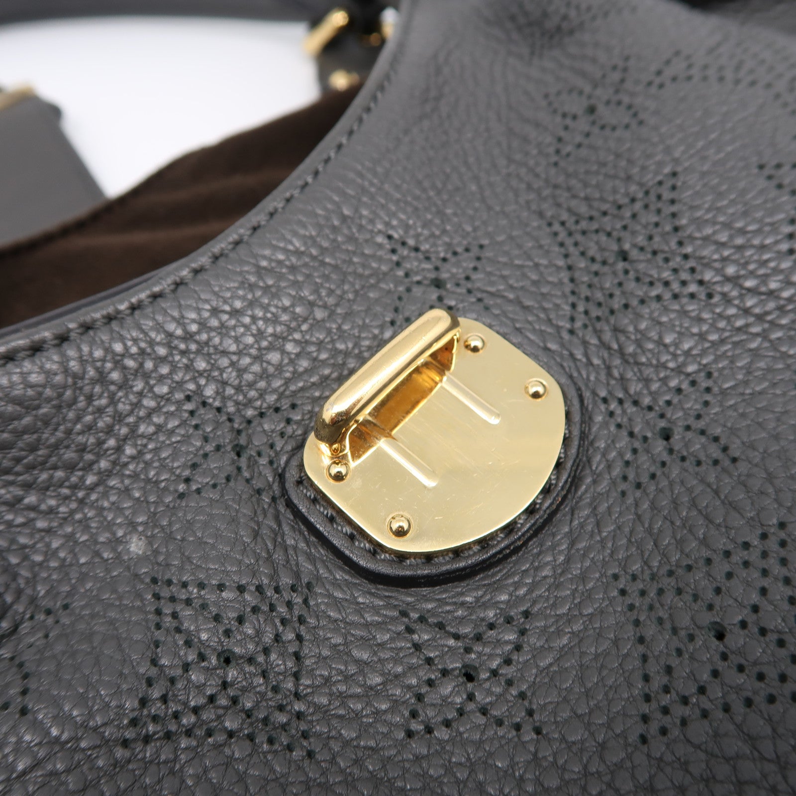 LOUIS VUITTON 【激減優惠】Monogram Mahina L金扣肩背袋灰色
