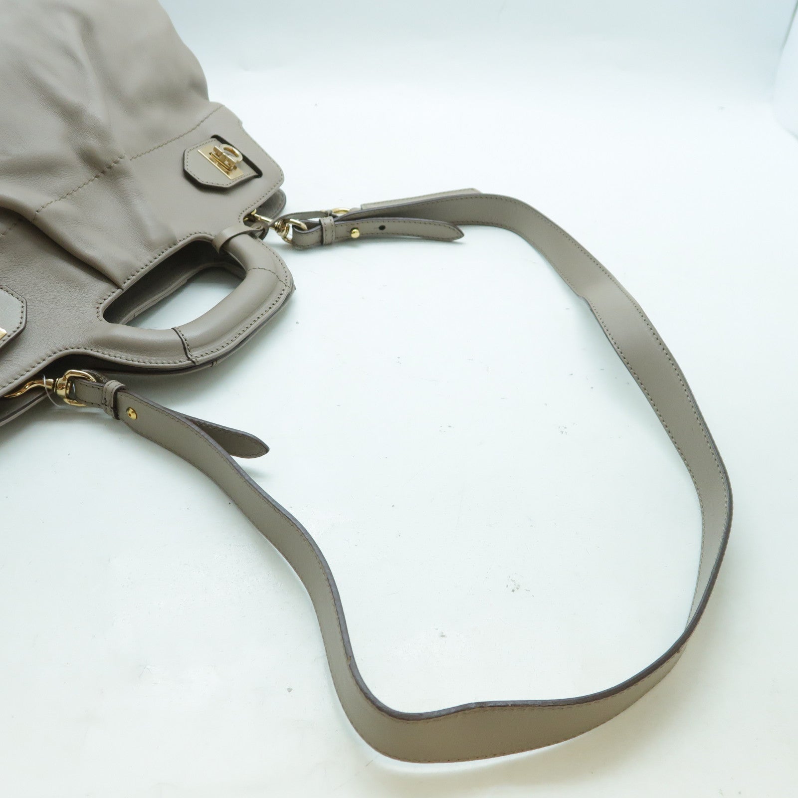 Salvatore Ferragamo 牛皮皮革2 Way Shoulder金扣手挽肩背兩用袋米色