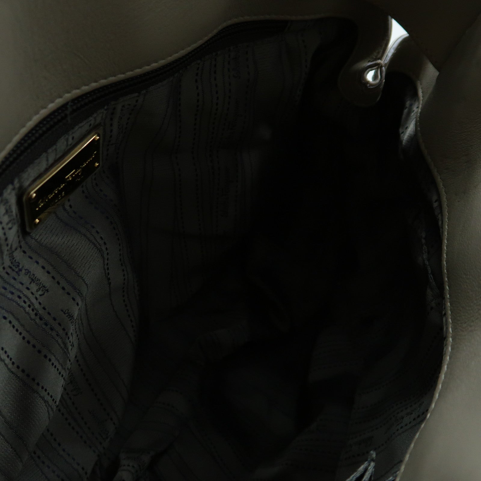 Salvatore Ferragamo 牛皮皮革2 Way Shoulder金扣手挽肩背兩用袋米色