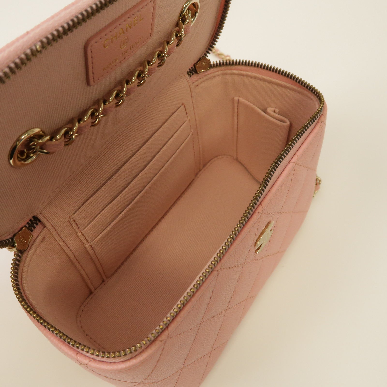 CHANEL 菱格Caviar皮革Vanity Case金扣鏈帶肩背袋粉紅色