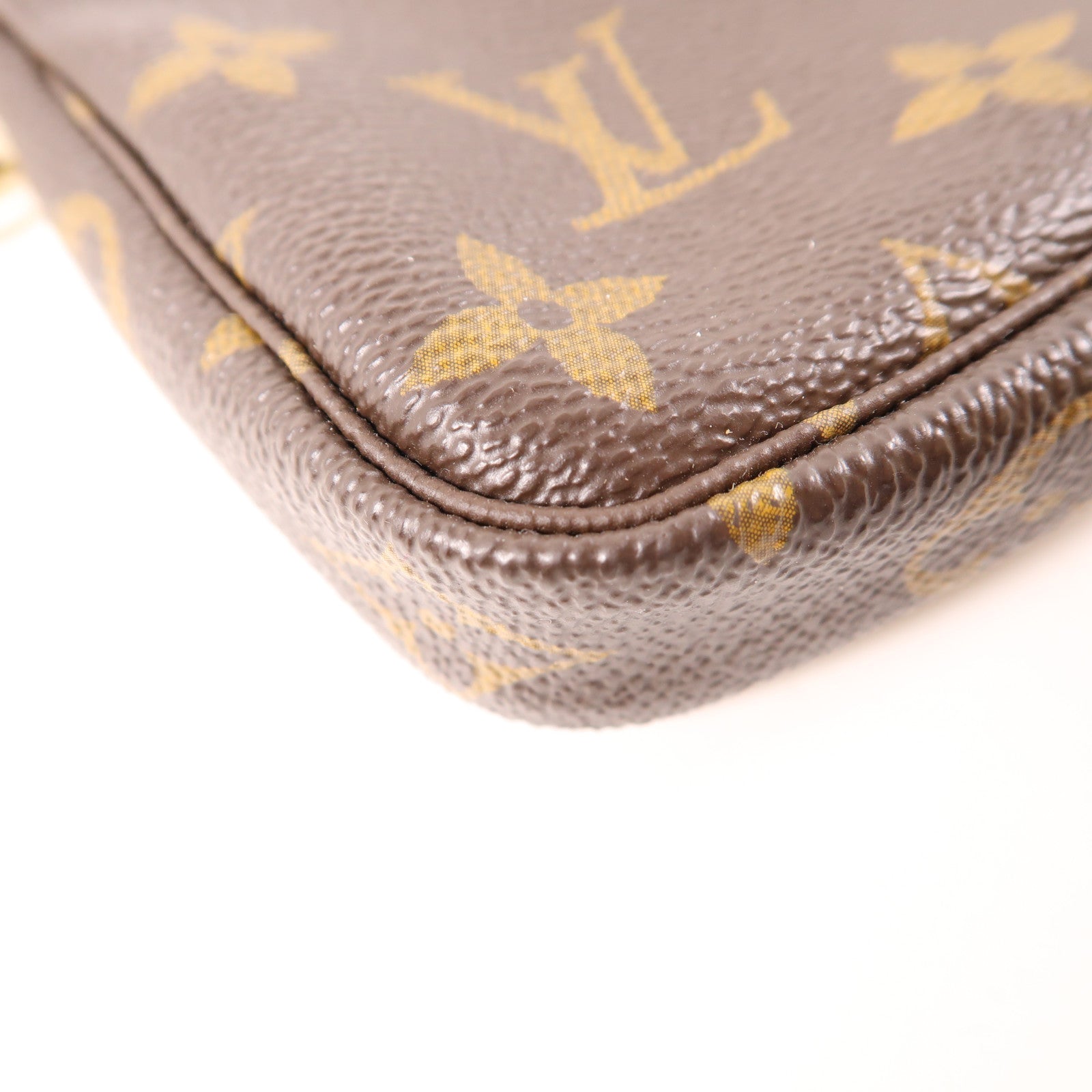 LOUIS VUITTON Monogram Mini Pochette Accessoires金扣手挽袋棕色
