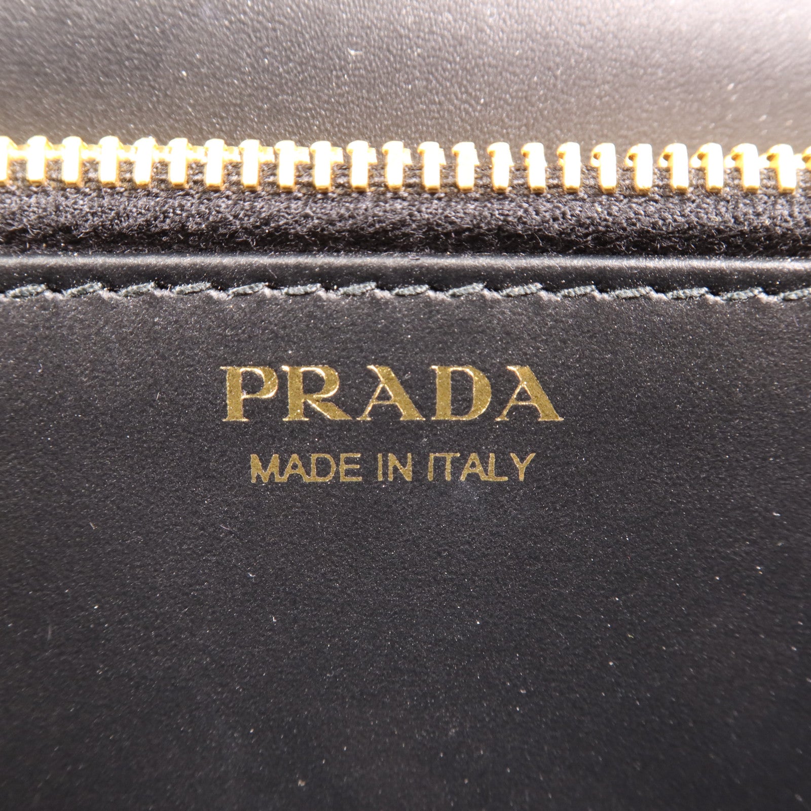 PRADA 漆皮皮革Long Wallet金扣長錢包