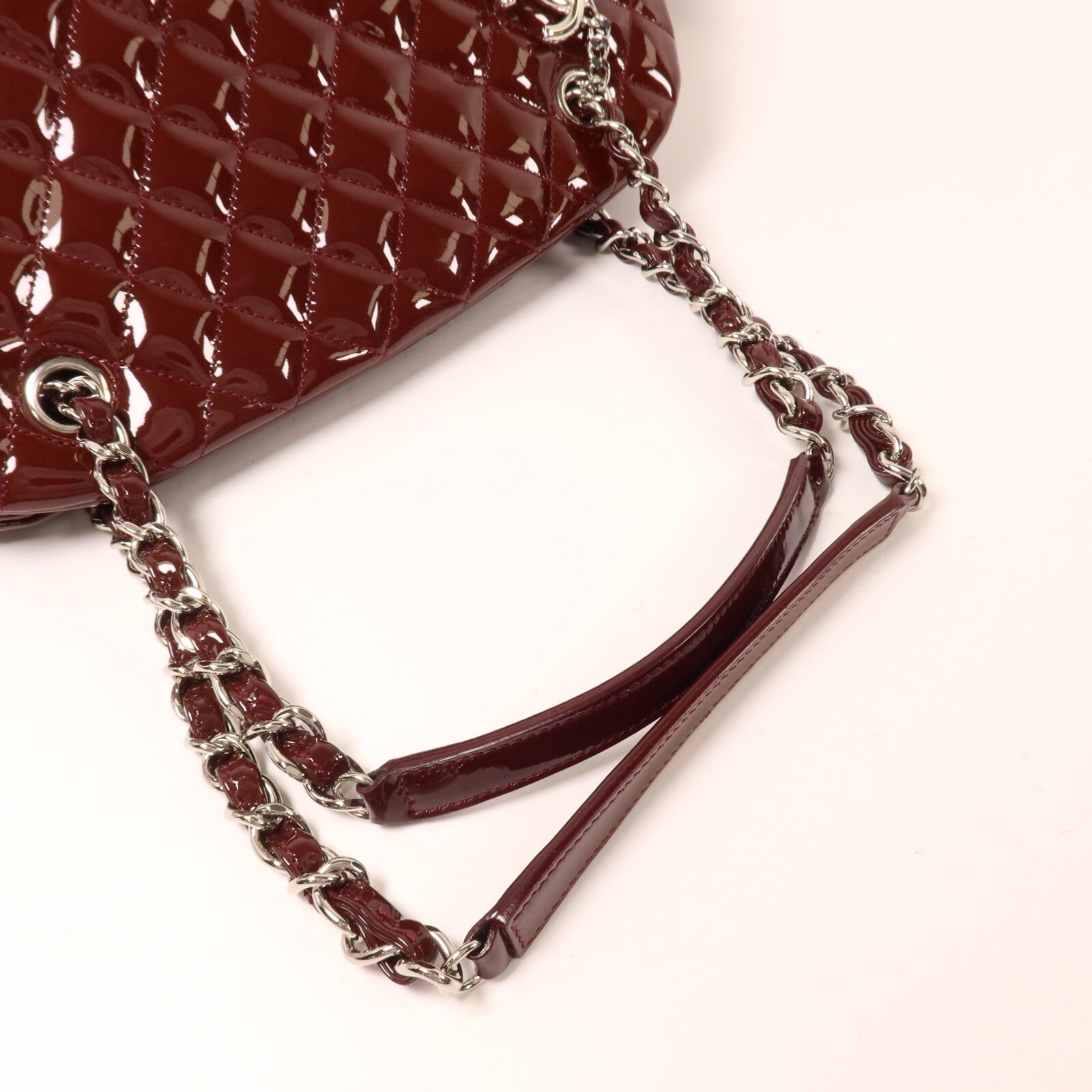 CHANEL 漆皮皮革Mademoiselle Bowling Bag鏈帶肩背袋