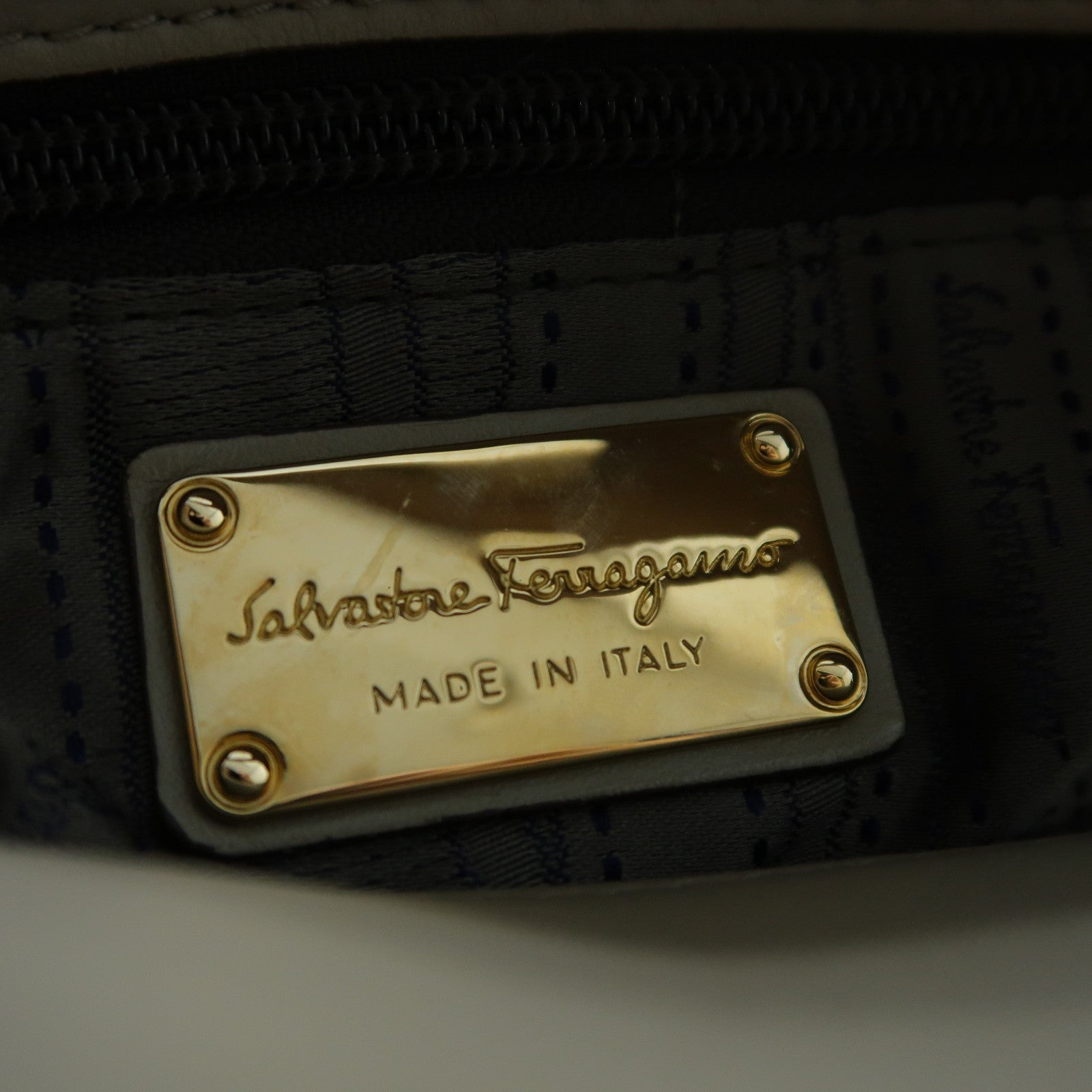 Salvatore Ferragamo 牛皮皮革2 Way Shoulder金扣手挽肩背兩用袋米色