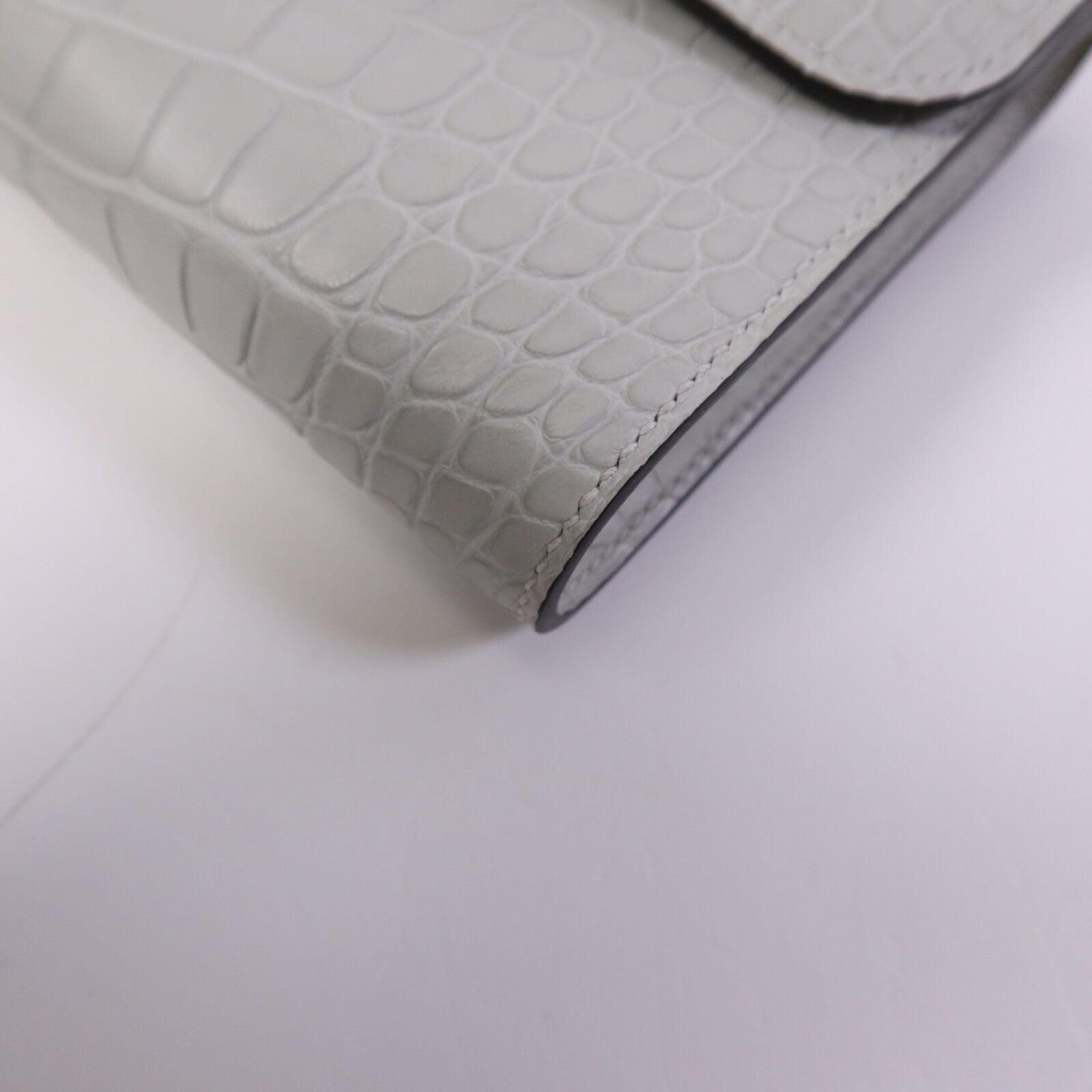 HERMES Alligator Mat皮革Constance To Go銀扣肩背袋Gris Neve