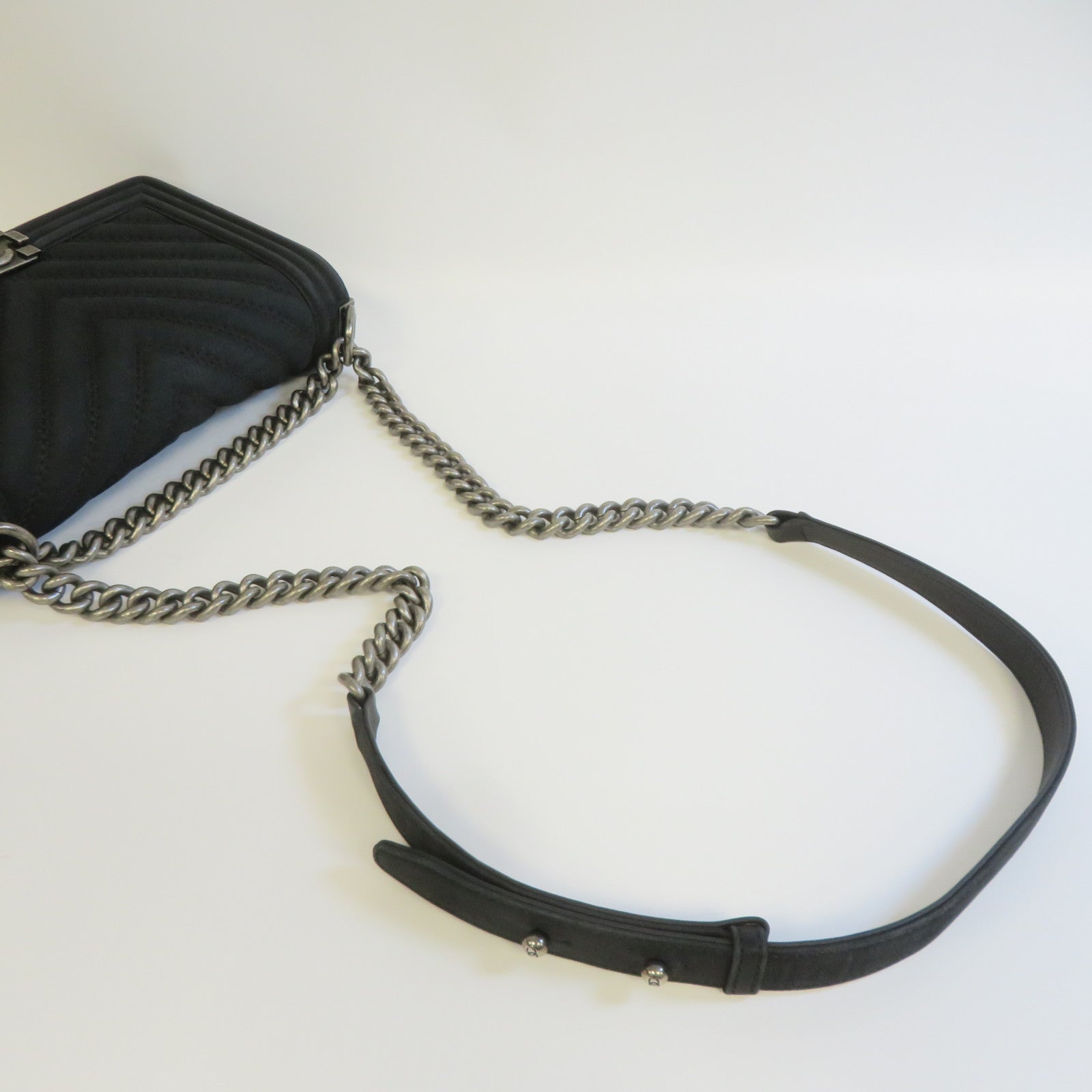 CHANEL 【激減優惠】斜紋牛皮皮革Boy 25銀扣鏈帶肩背袋黑色