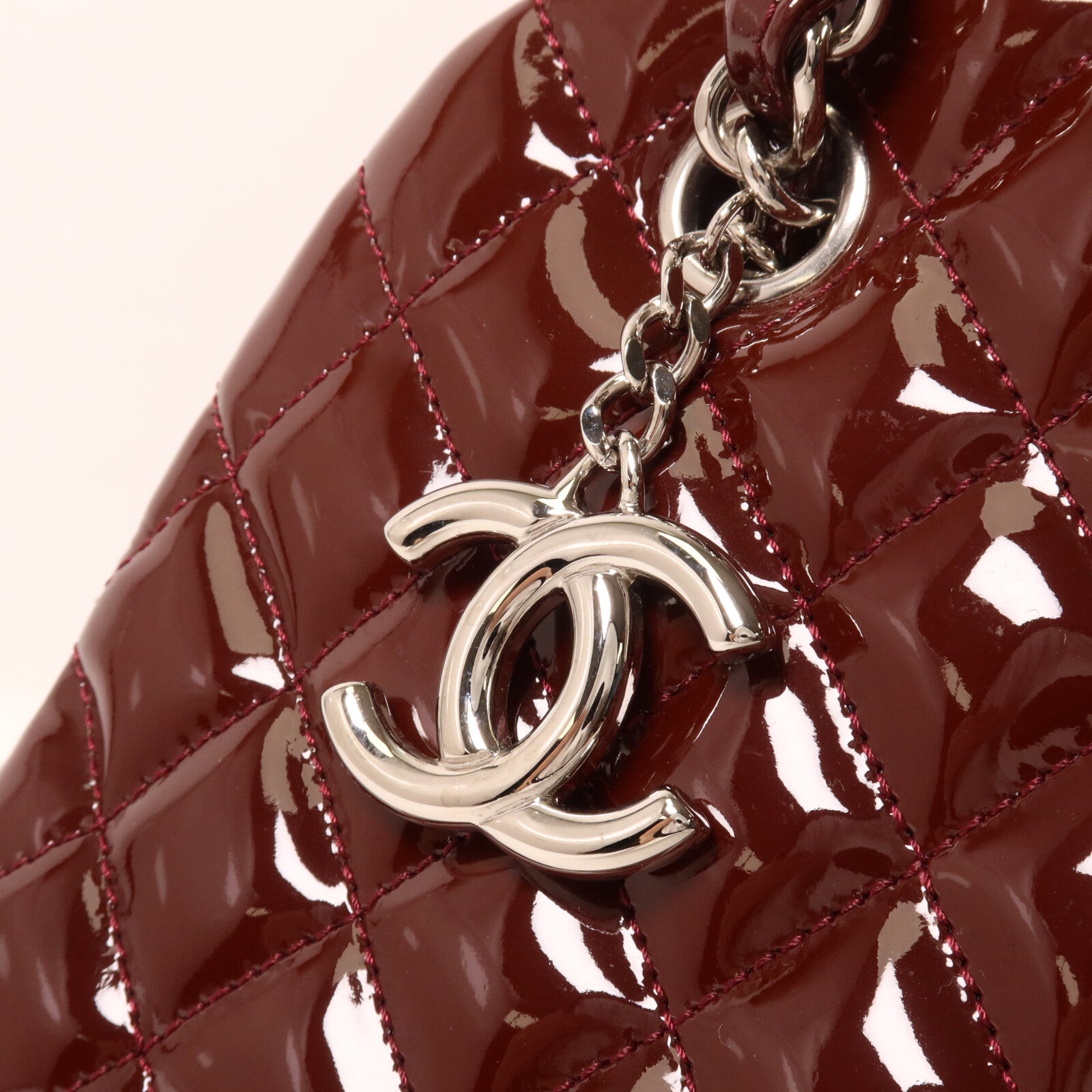 CHANEL 漆皮皮革Mademoiselle Bowling Bag鏈帶肩背袋