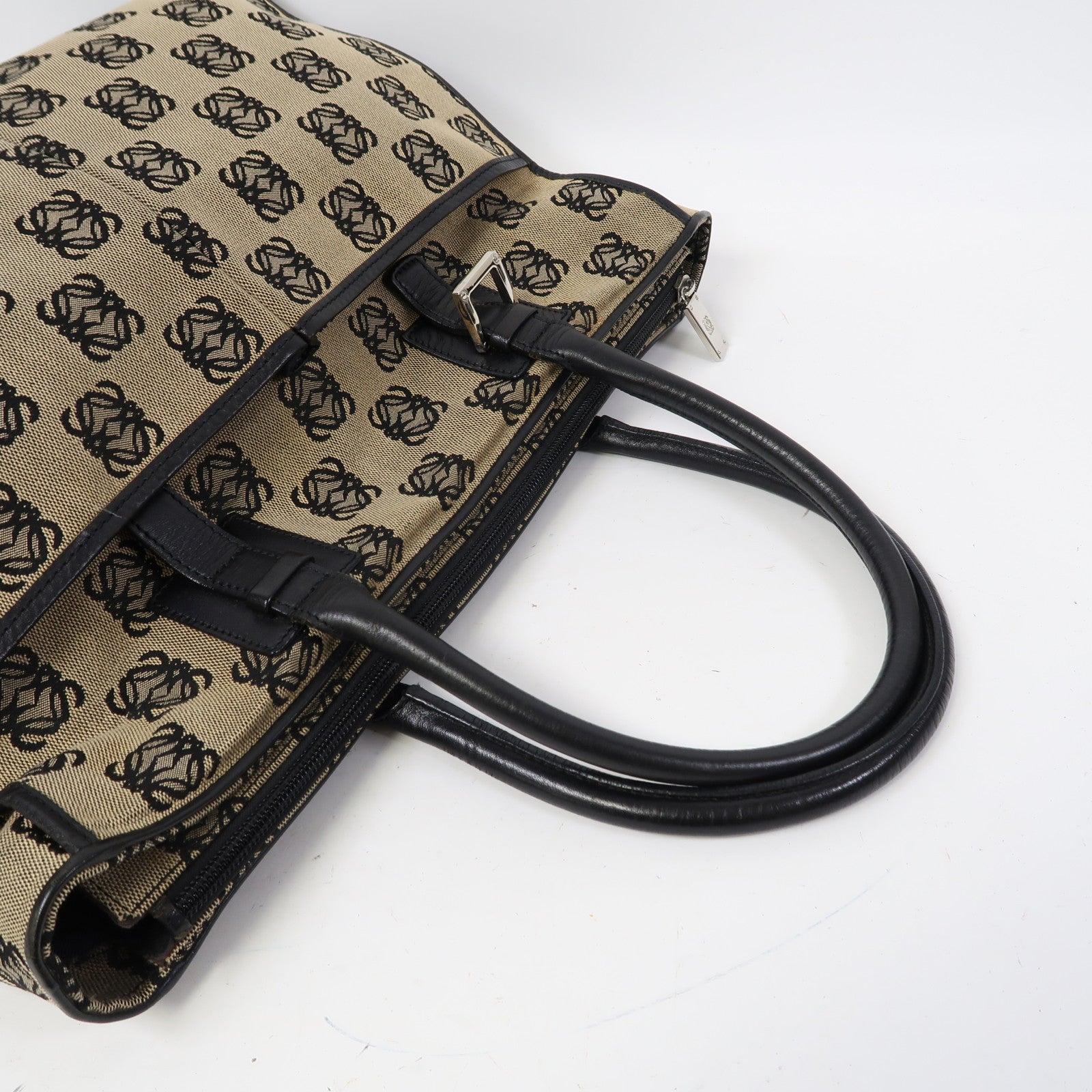 LOEWE 帆布Hand Bag銀扣手挽袋啡色