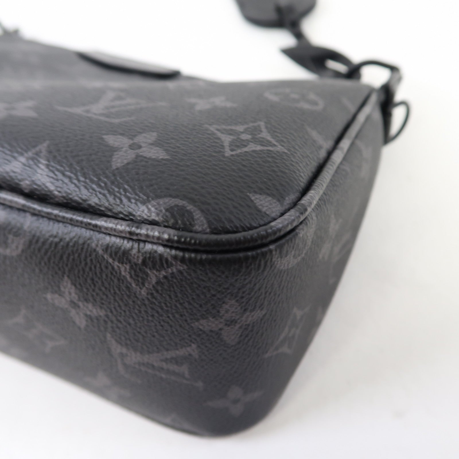 LOUIS VUITTON Monogram Eclipse Pochette Accessoire XL肩背袋黑色
