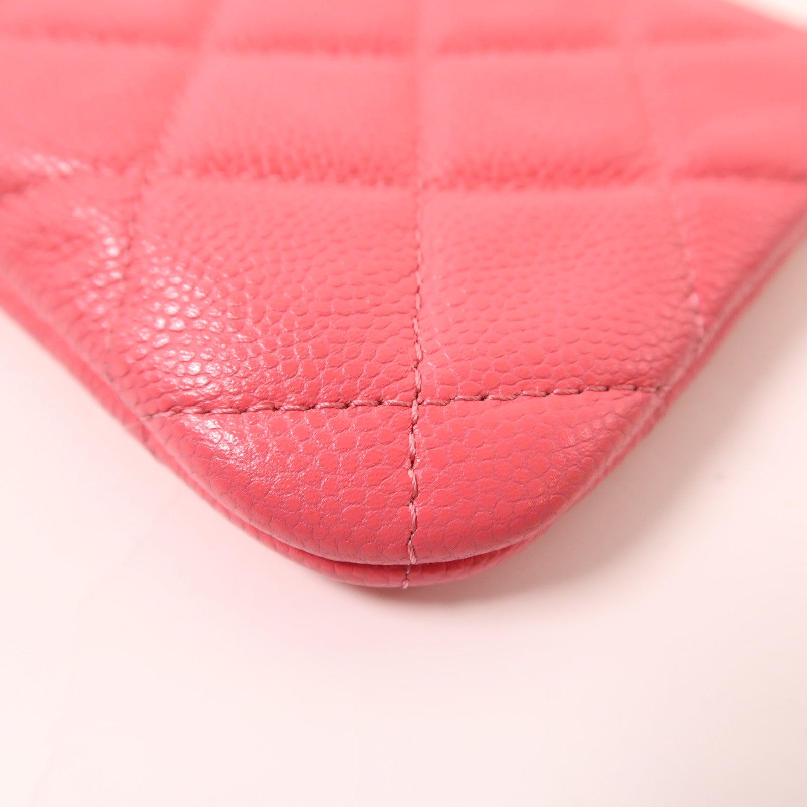 CHANEL 牛皮皮革Mini Pouch金扣手拿包粉紅色