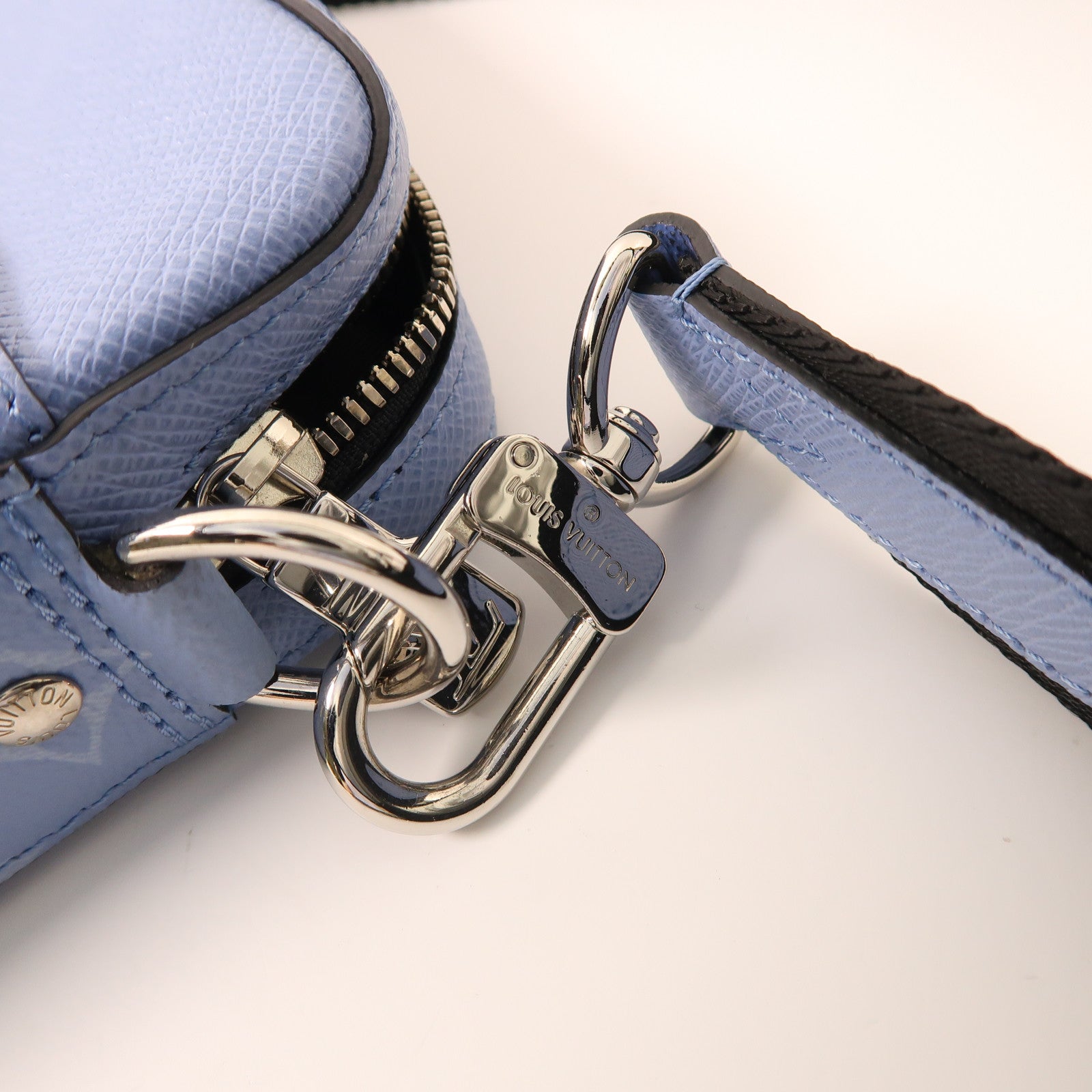 LOUIS VUITTON Taigarama Trio Messenger銀扣肩背袋