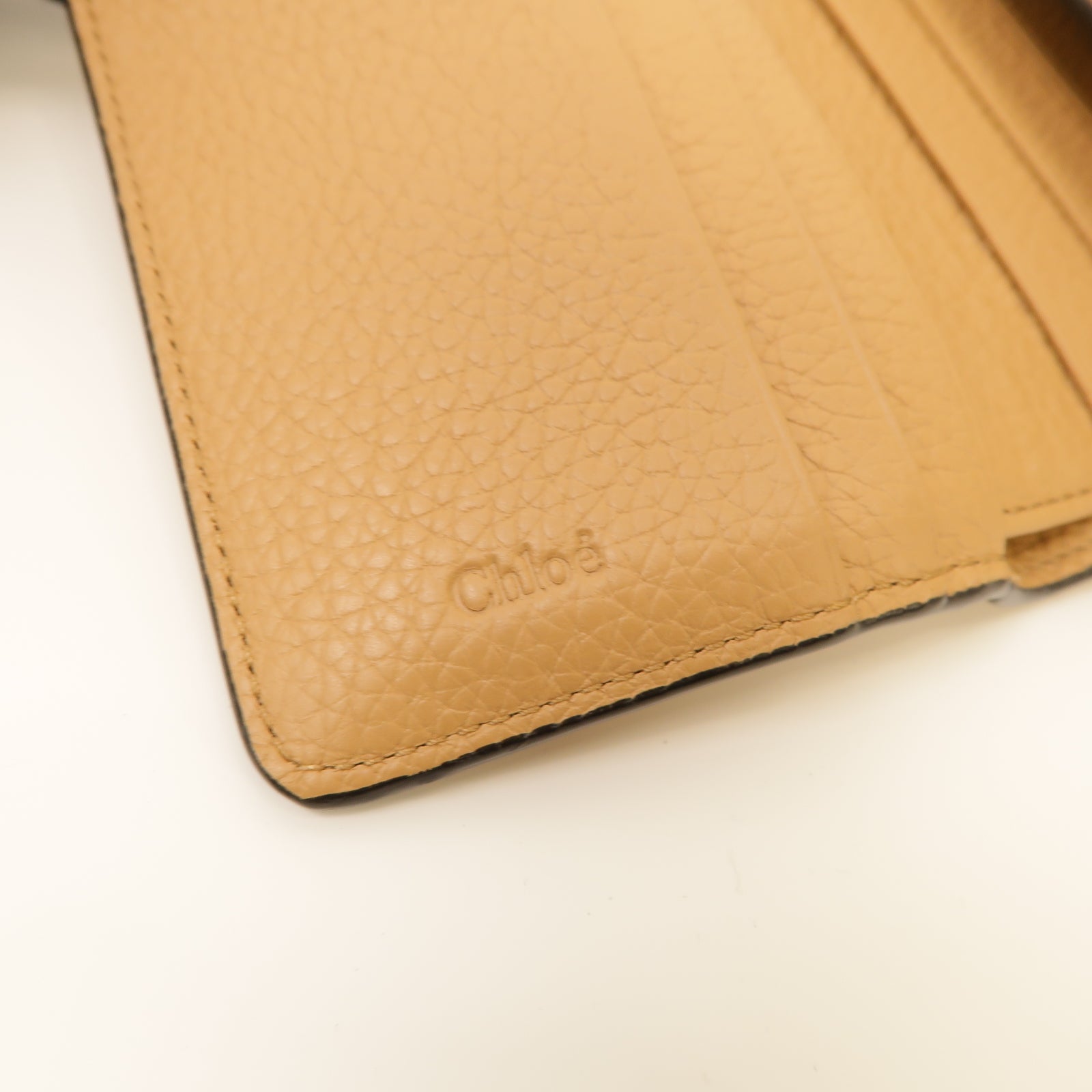 Chloe 牛皮皮革Alphabet Small Tri-Fold Wallet金扣錢包杏色