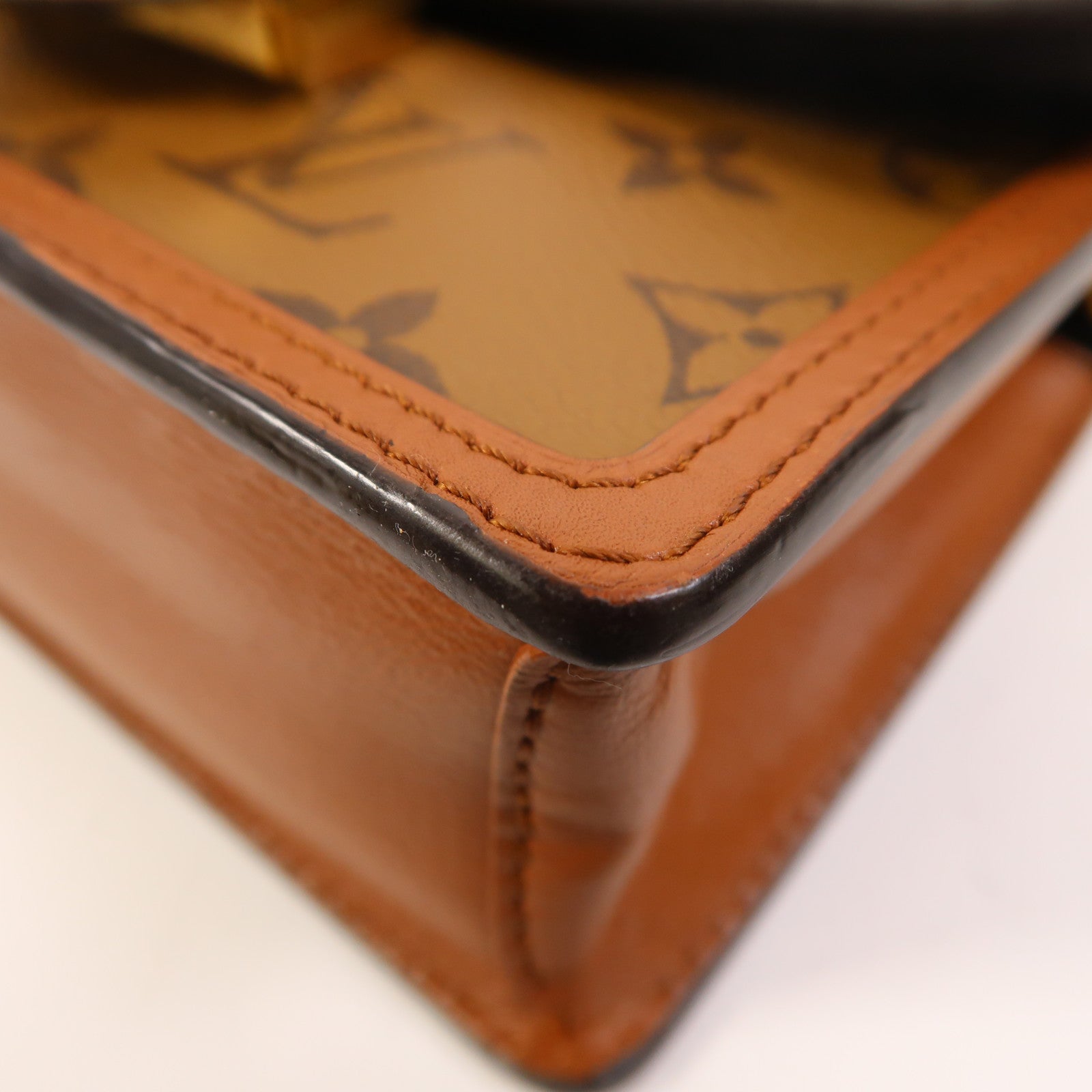 LOUIS VUITTON Monogram Reverse Dauphine Chain Wallet金扣鏈帶肩背袋