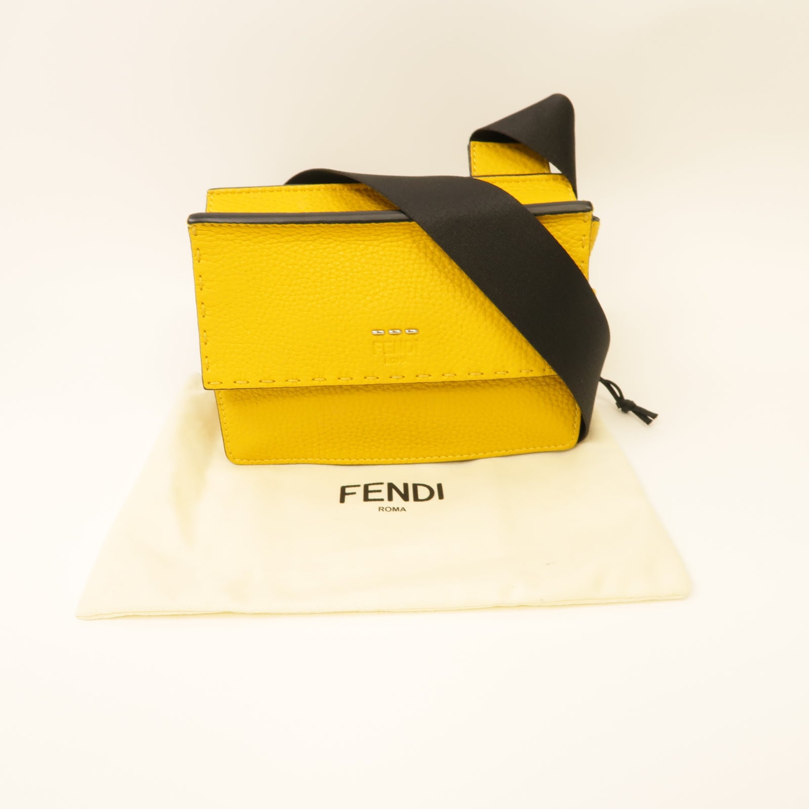 FENDI 牛皮皮革Shoulder Bag銀扣肩背袋黃色