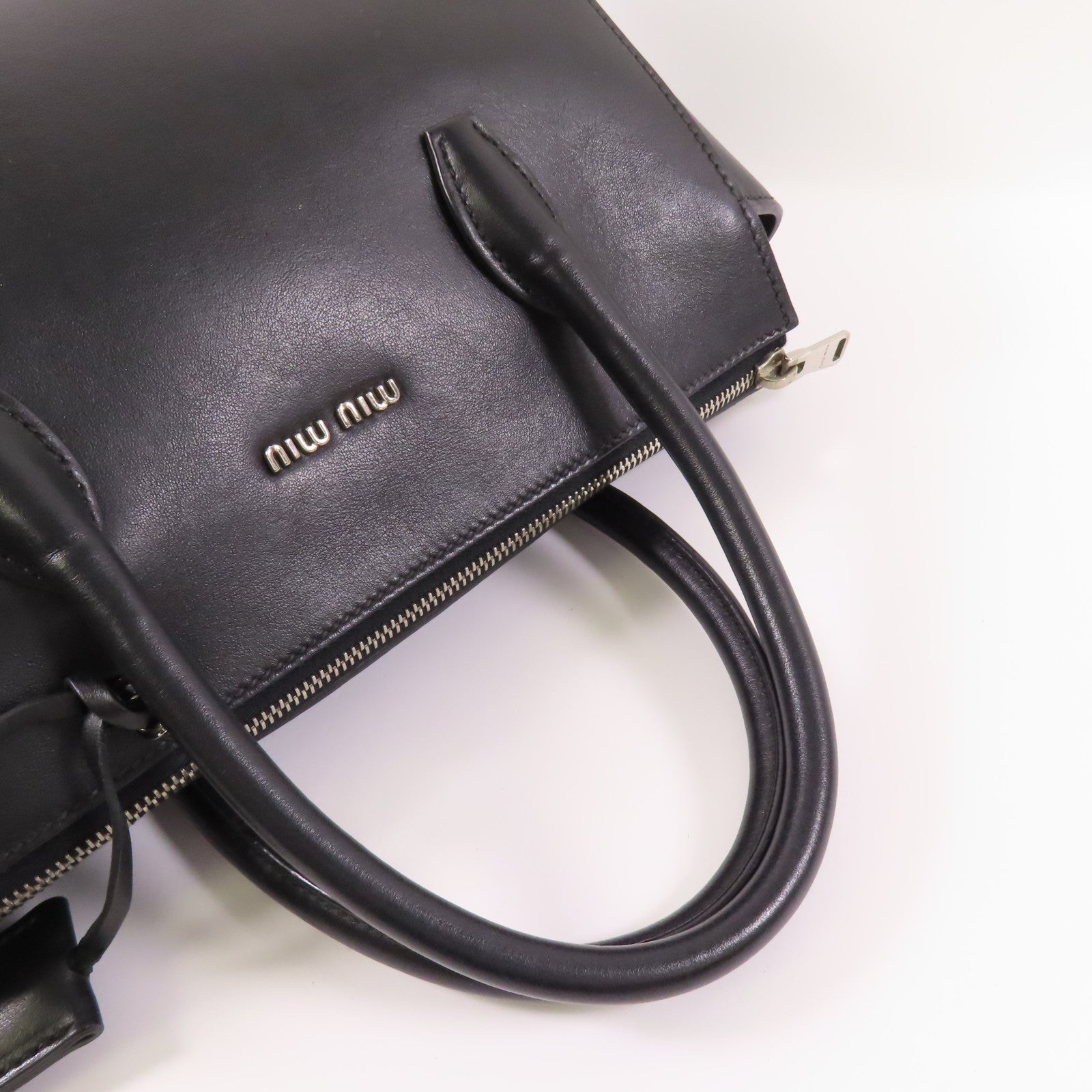 Miu Miu 皮革Hand Bag銀扣手挽肩背兩用袋