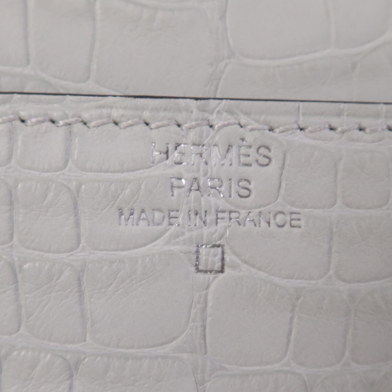 HERMES Alligator Mat皮革Constance To Go銀扣肩背袋Gris Neve
