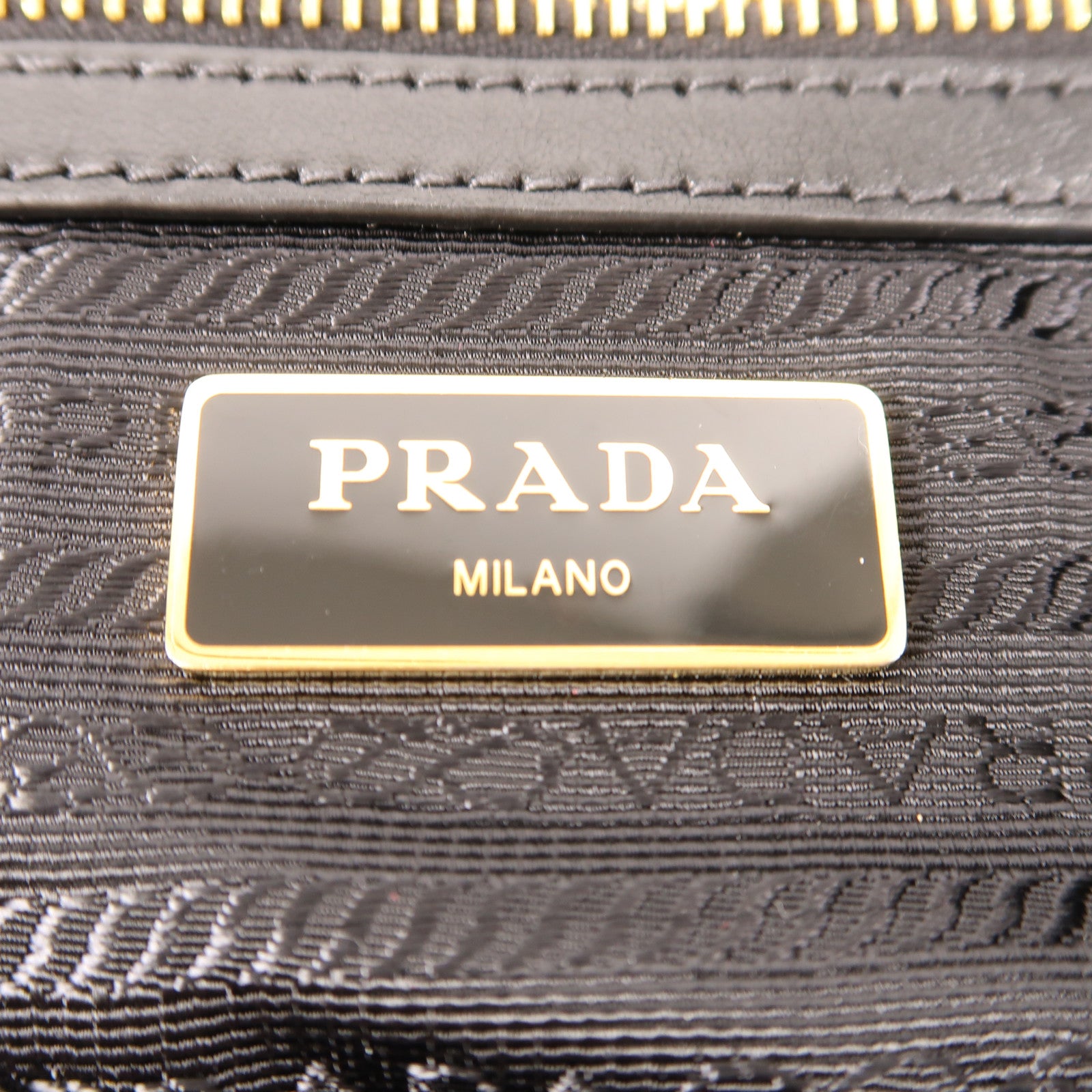 PRADA 尼龍Should Bag金扣肩背袋