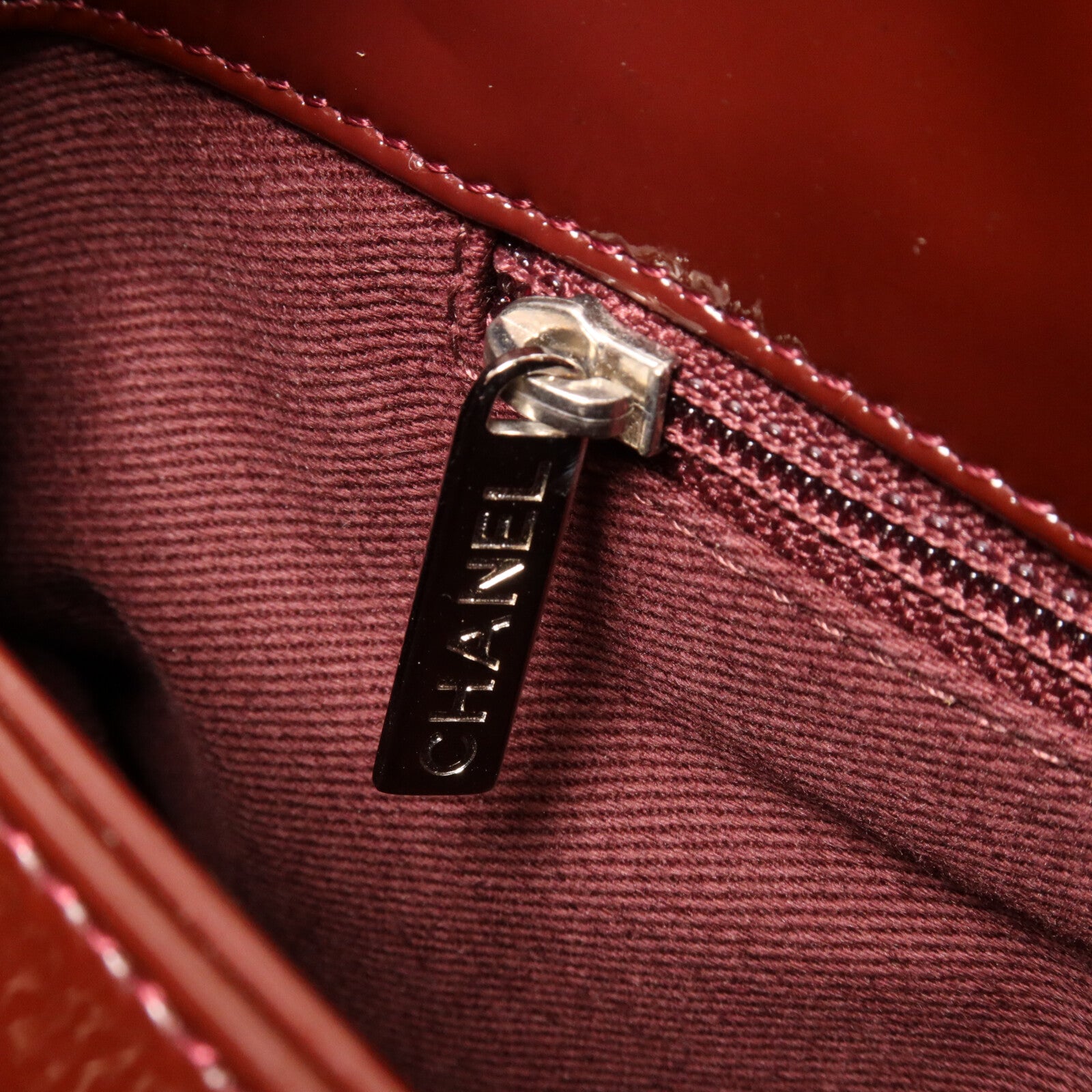 CHANEL 漆皮皮革Mademoiselle Bowling Bag鏈帶肩背袋