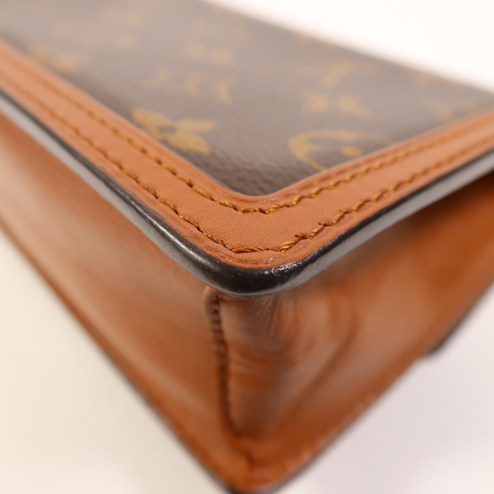 LOUIS VUITTON Monogram Reverse Dauphine Chain Wallet金扣鏈帶肩背袋