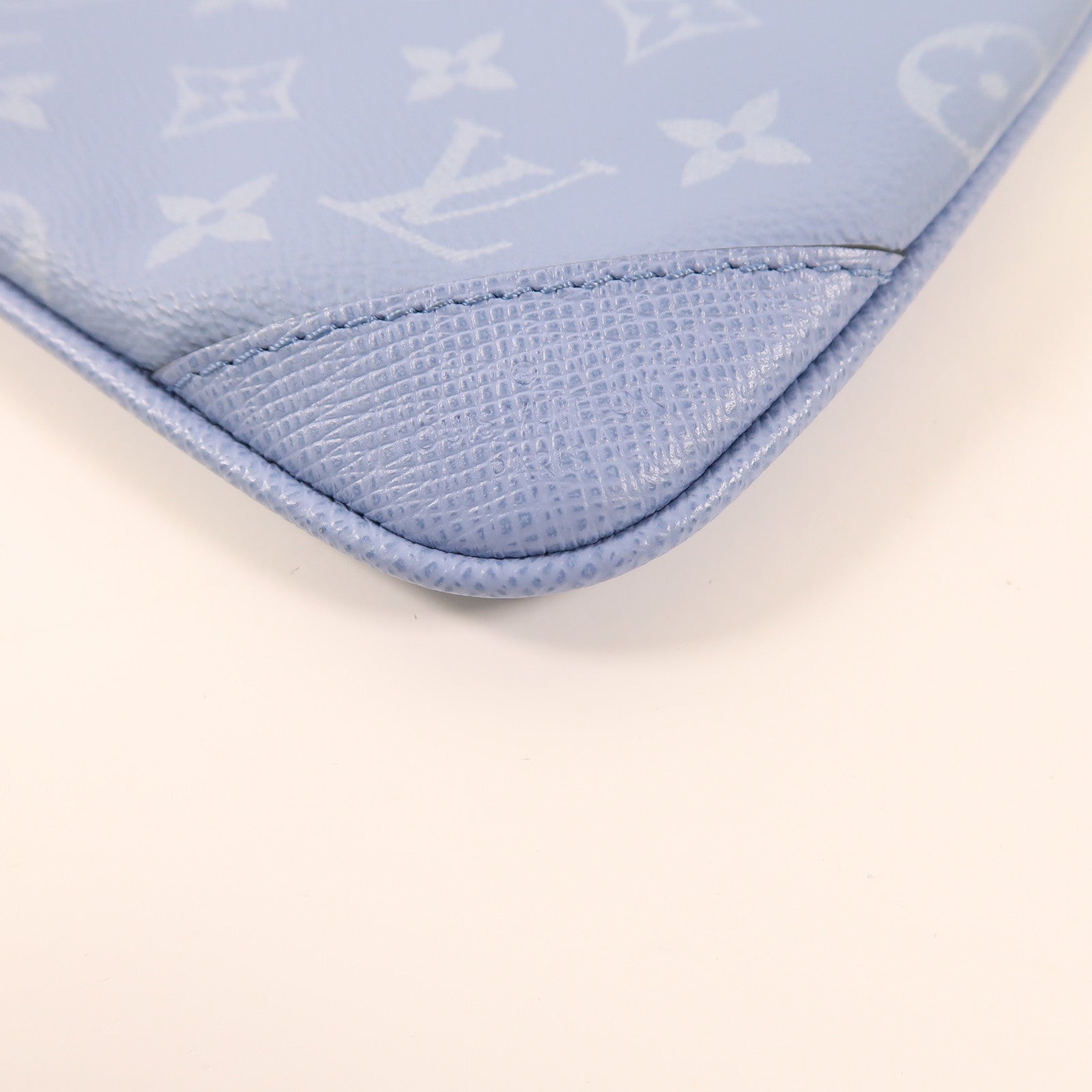LOUIS VUITTON Taigarama Trio Messenger銀扣肩背袋