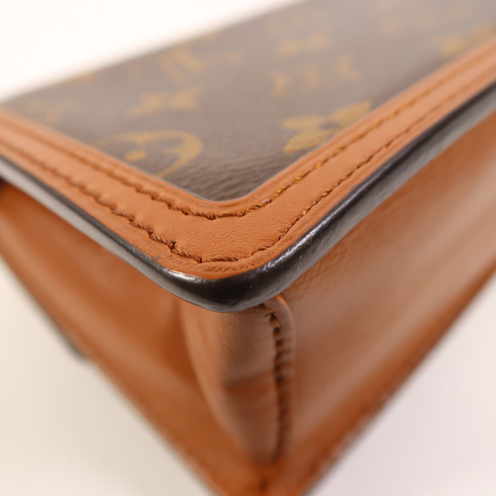 LOUIS VUITTON Monogram Reverse Dauphine Chain Wallet金扣鏈帶肩背袋