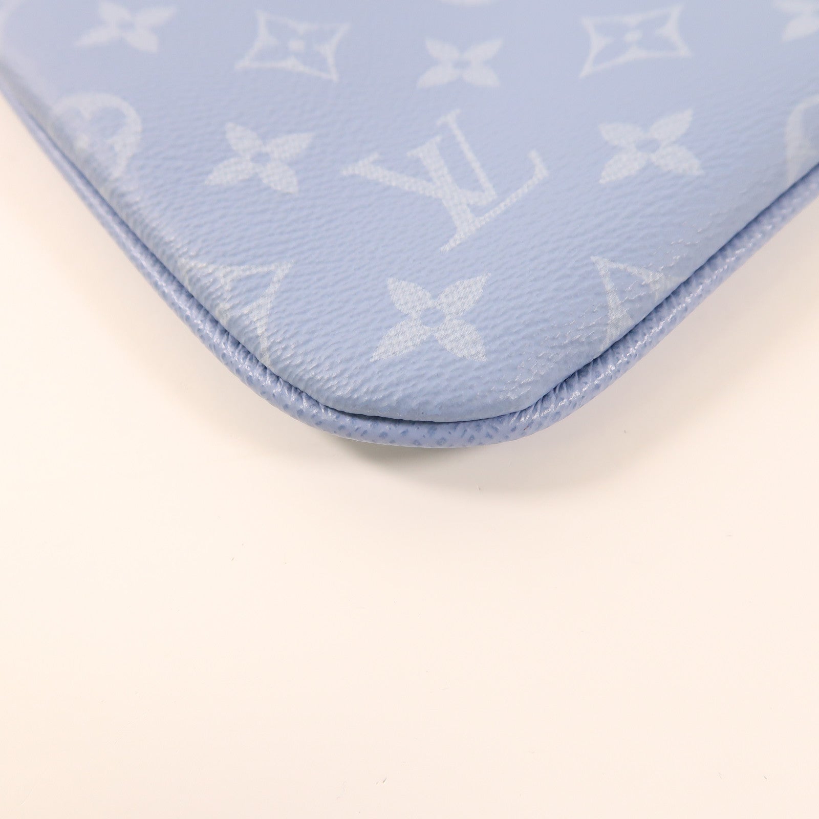 LOUIS VUITTON Taigarama Trio Messenger銀扣肩背袋