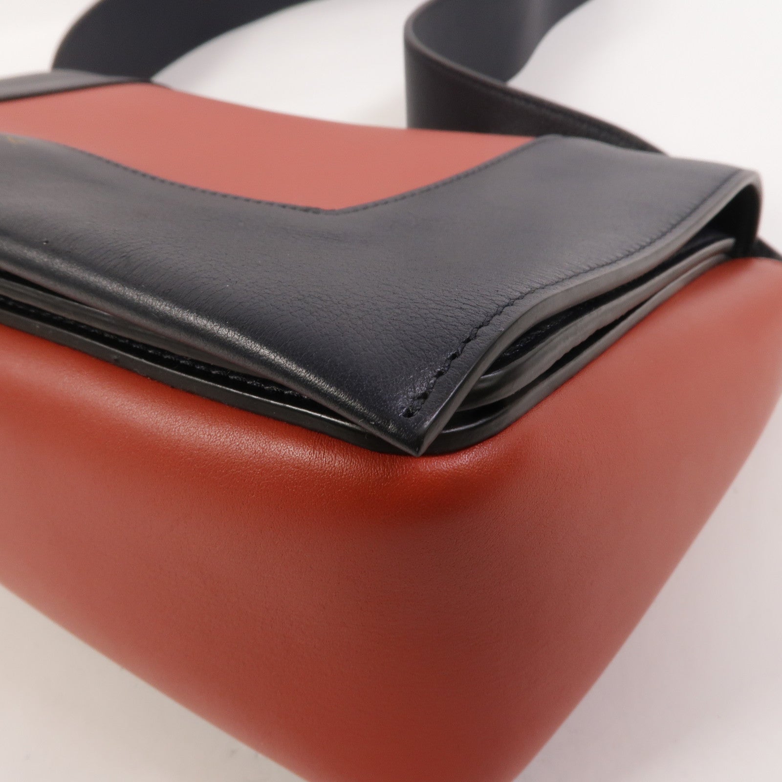 CELINE 牛皮皮革Frame Medium肩背袋