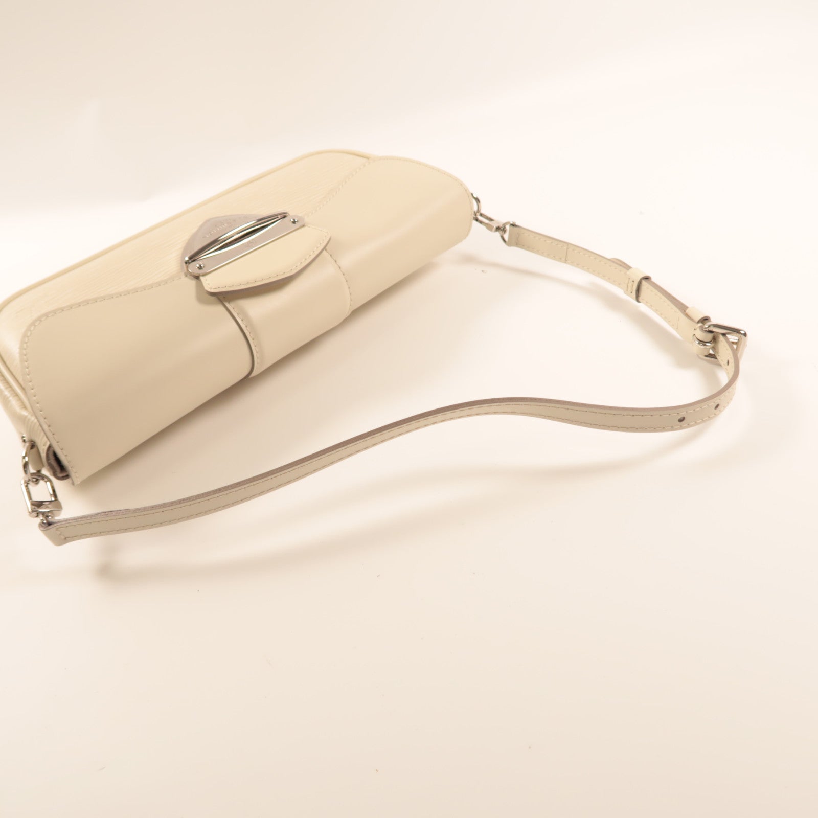 LOUIS VUITTON Epi Pochette Montaigne肩背袋白色
