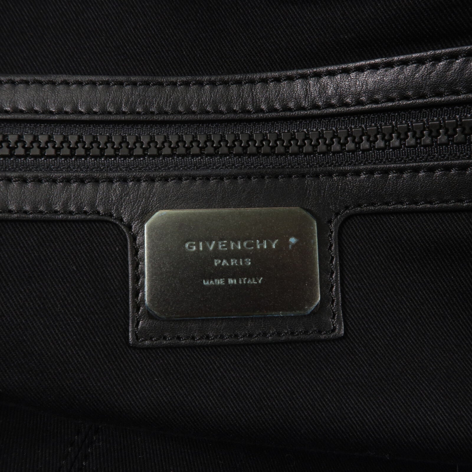 GIVENCHY 牛皮皮革2 Way Shoulder Bag手挽肩背兩用袋