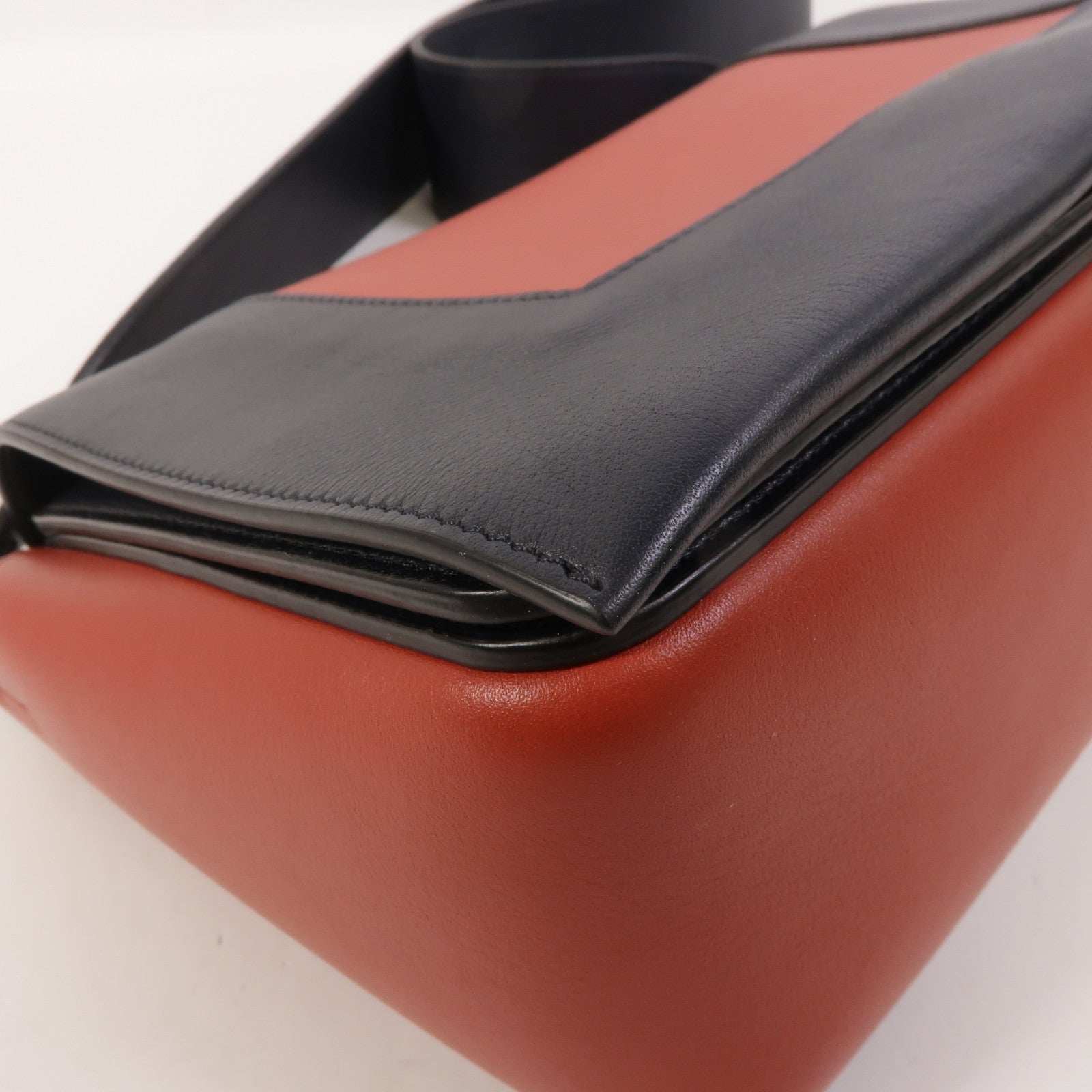 CELINE 牛皮皮革Frame Medium肩背袋