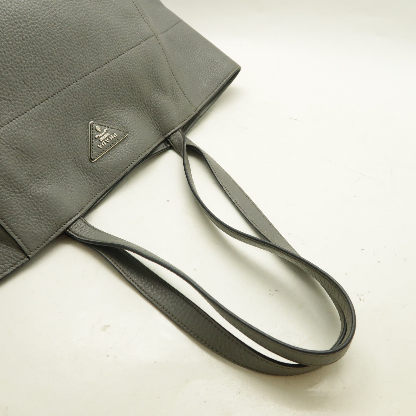 PRADA 牛皮皮革Tote Bag銀扣肩背袋灰色