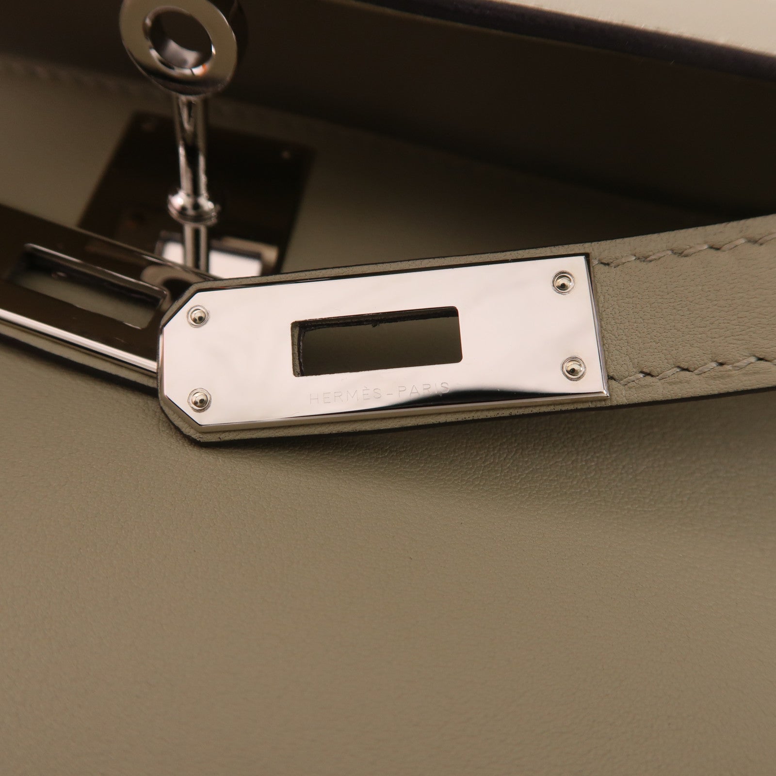 HERMES Swift皮革Kelly Cut銀扣手挽袋Sauge