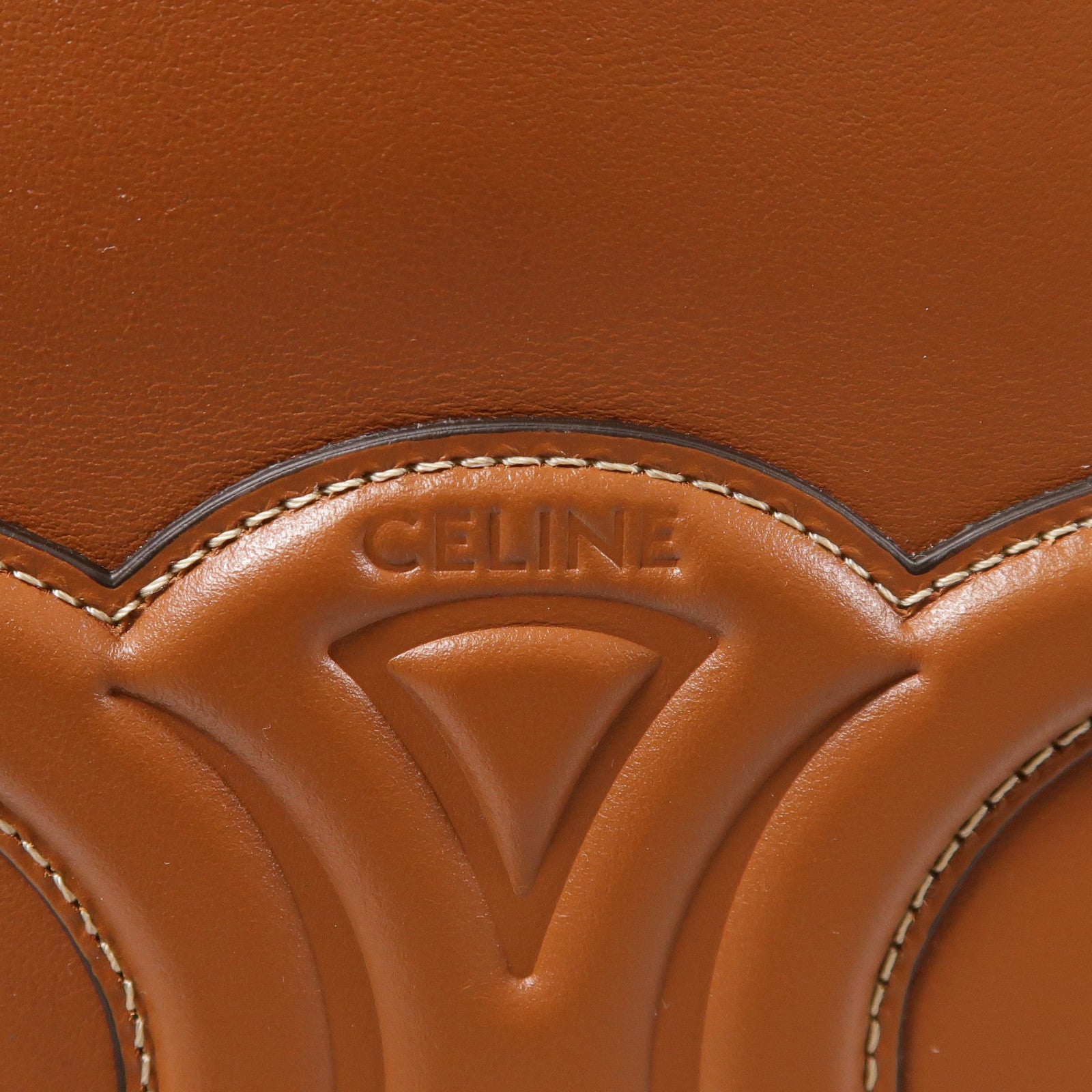 CELINE 牛皮皮革Cuir Triomphe金扣肩背袋