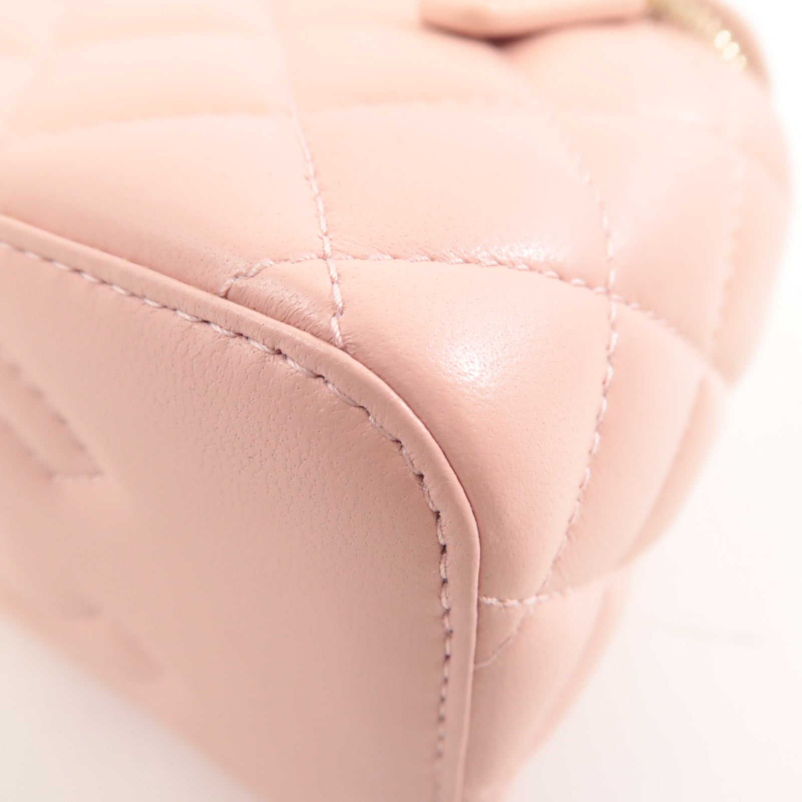 CHANEL 菱格皮革Vanity Case金扣鏈帶肩背袋