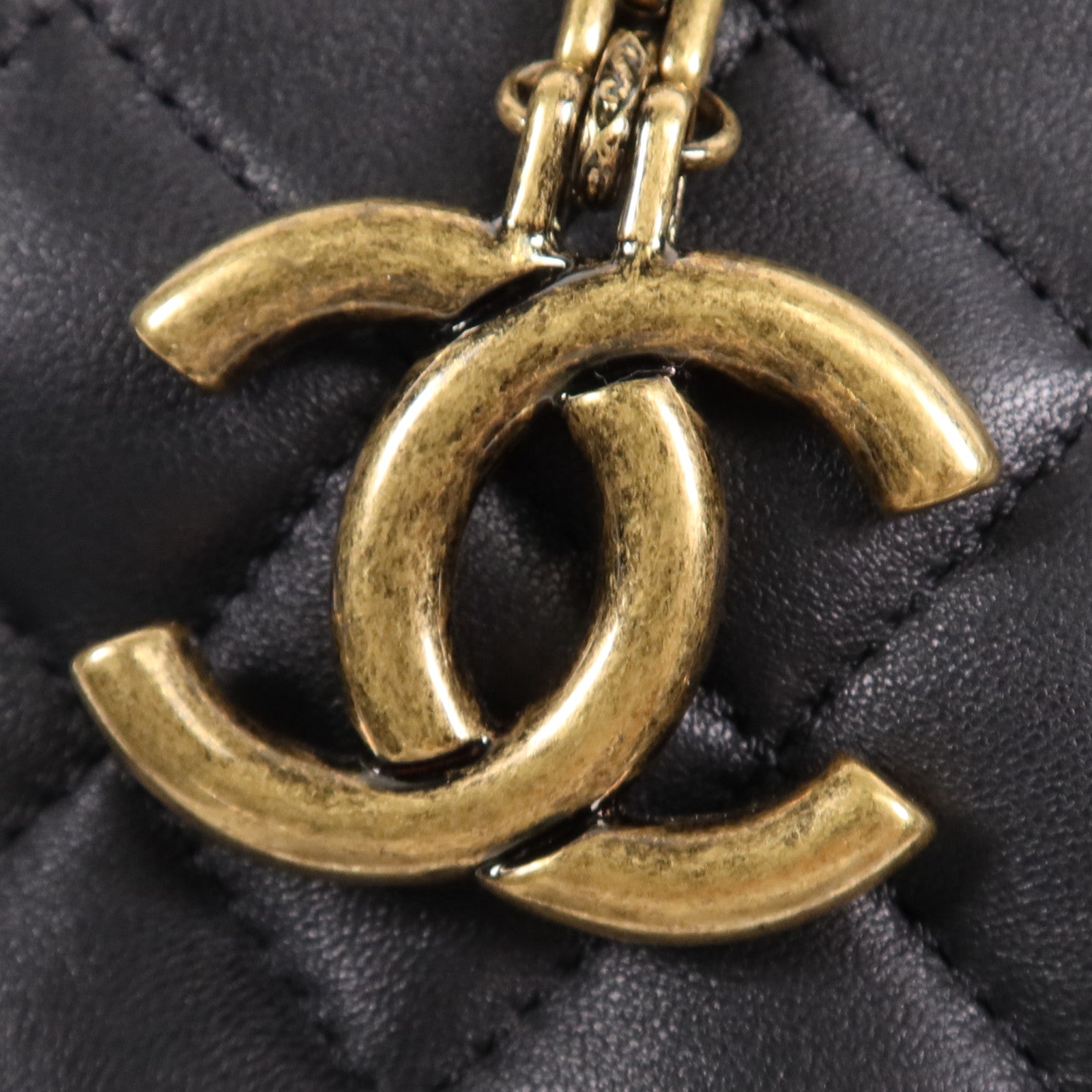 CHANEL 牛皮皮革Chain Shoulder Bag金扣鏈帶肩背袋