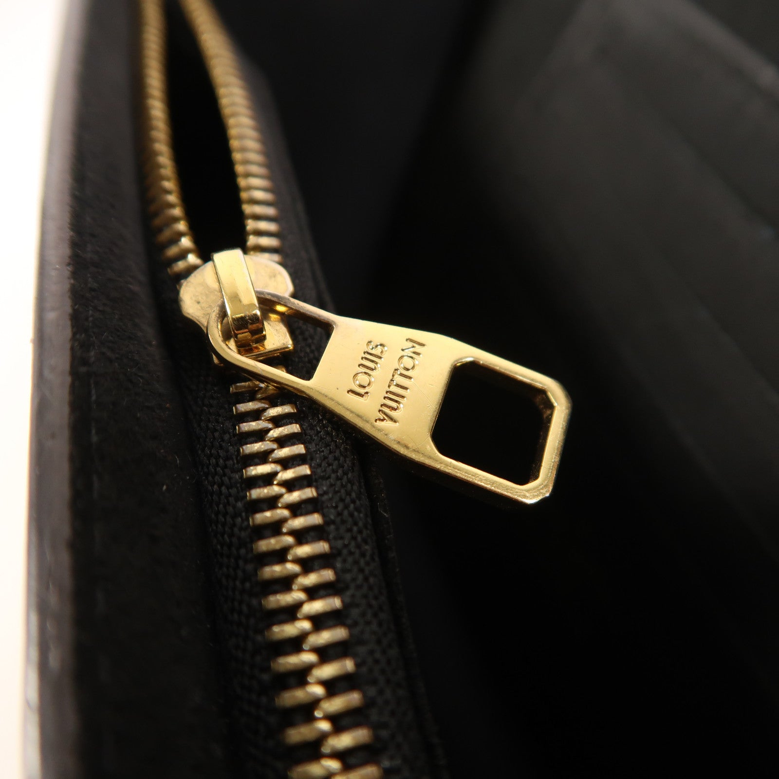 LOUIS VUITTON Monogram Reverse Dauphine Chain Wallet金扣鏈帶肩背袋