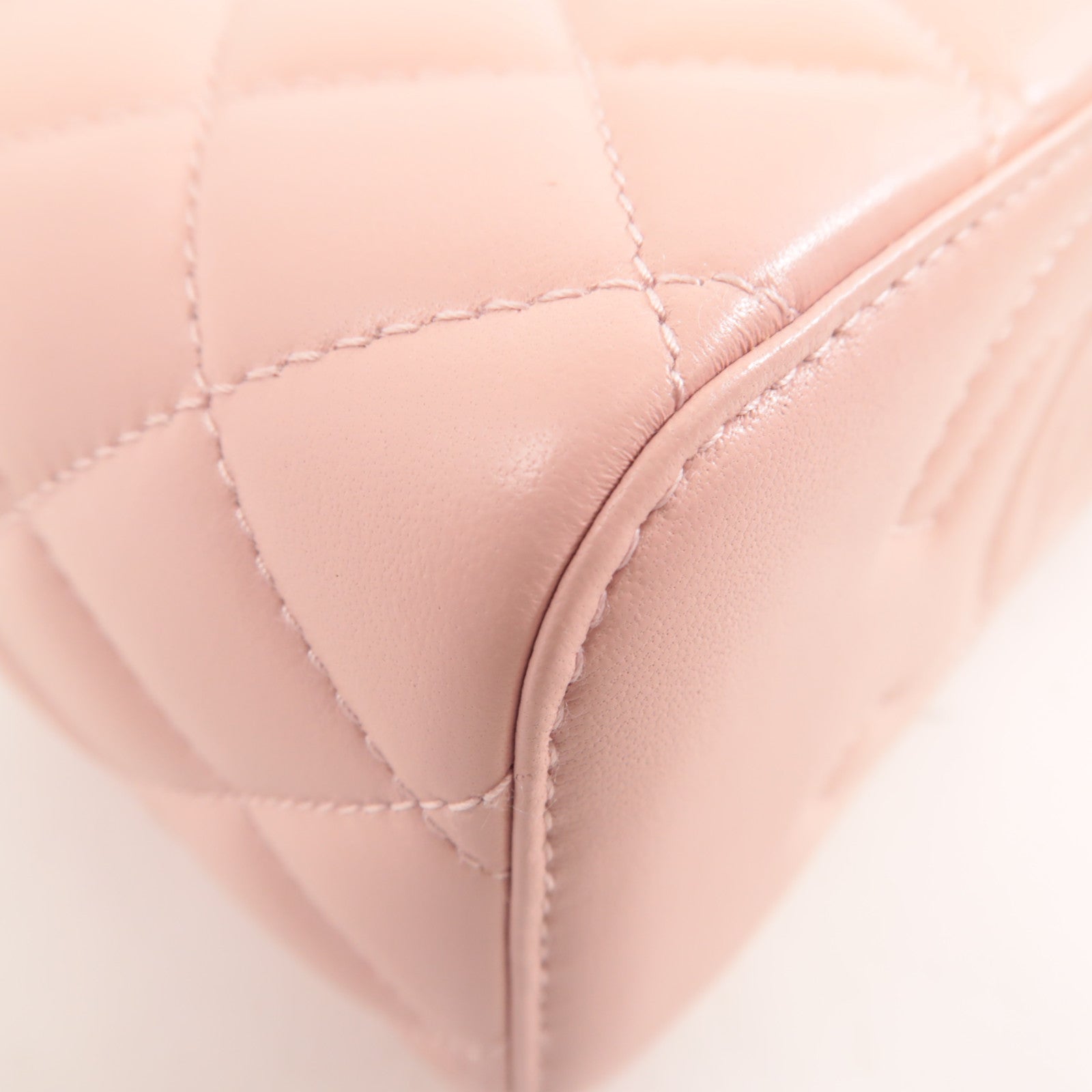 CHANEL 菱格皮革Vanity Case金扣鏈帶肩背袋