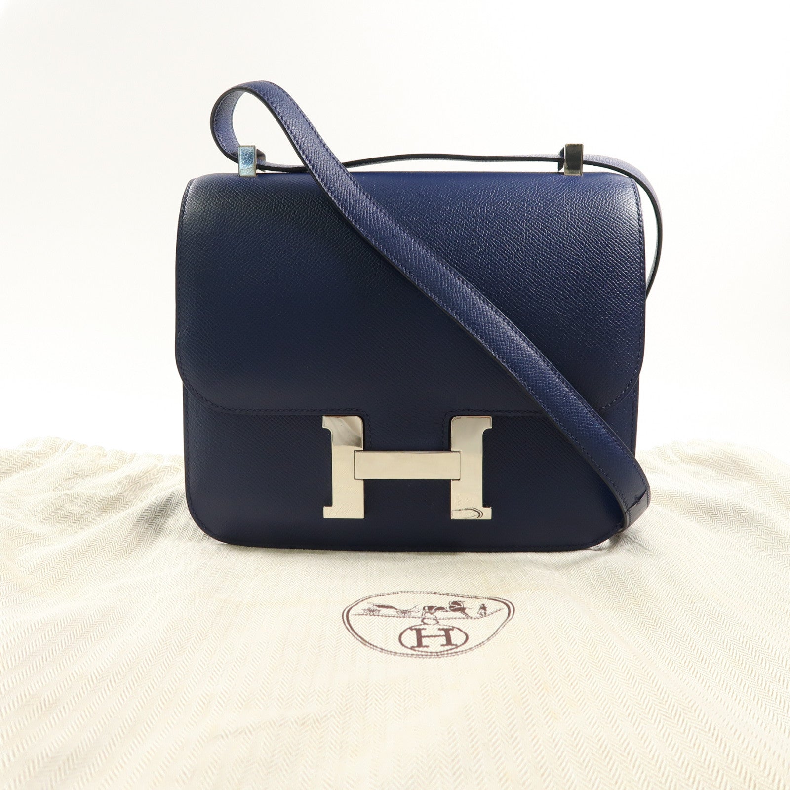 HERMES Epsom皮革Constance 24銀扣肩背袋Bleu Saphir藍色